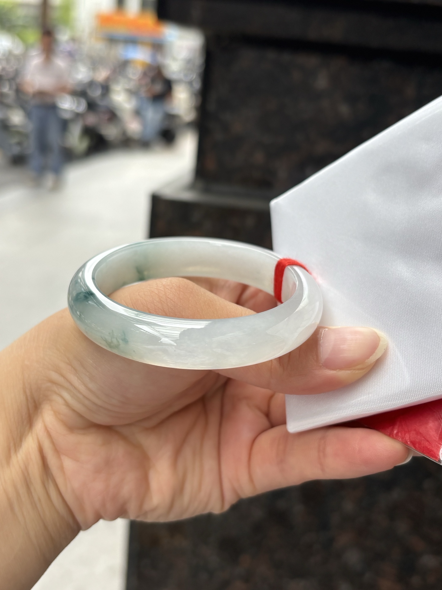 冰飘花正圈 50.2-11.5-7.8 0408-2A91 打灯棉线，底妆水润细腻，冰底中开出了朵朵兰花，飘花灵动飘逸，勾勒出一幅唯美诗意的山水意境画，古典优雅又秀气