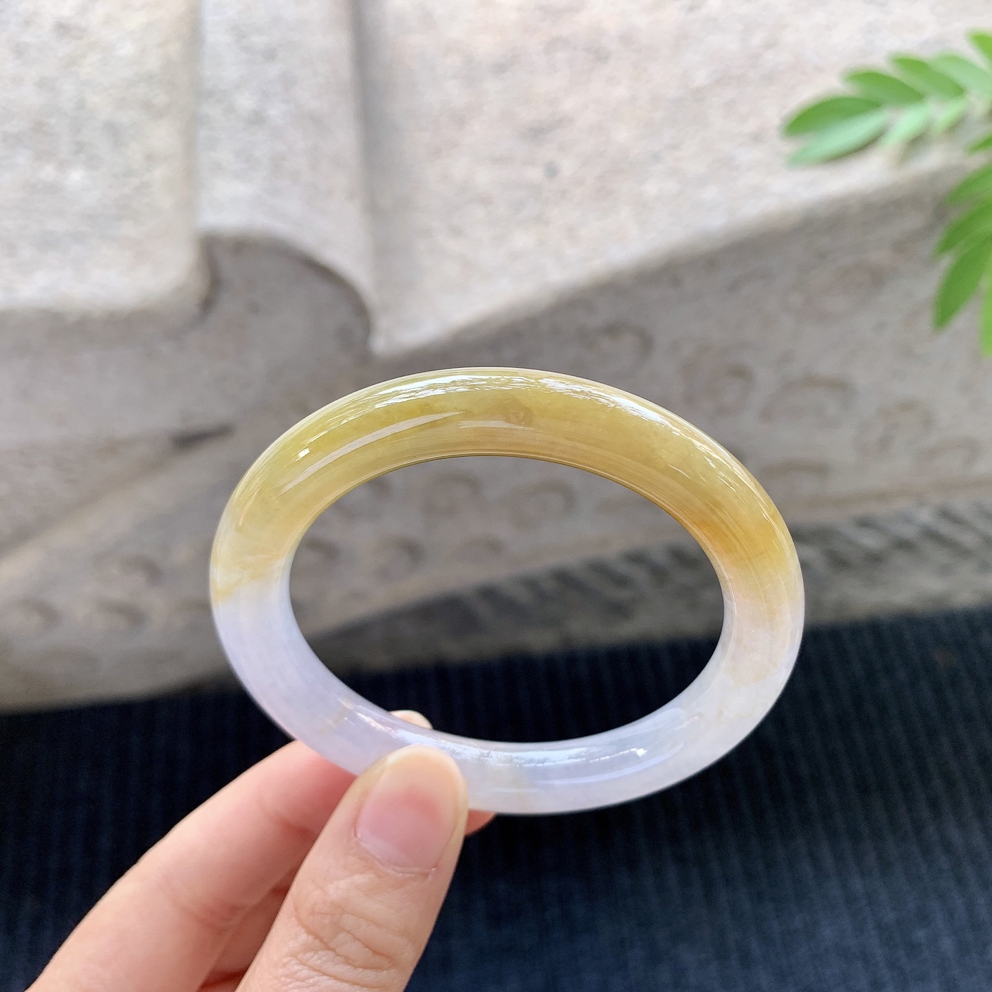 圆条52 53【圈口】53.4/9.1/9【编码】BA031061【描述】双彩，黄翡，水润，种老，细腻，打灯有絮线