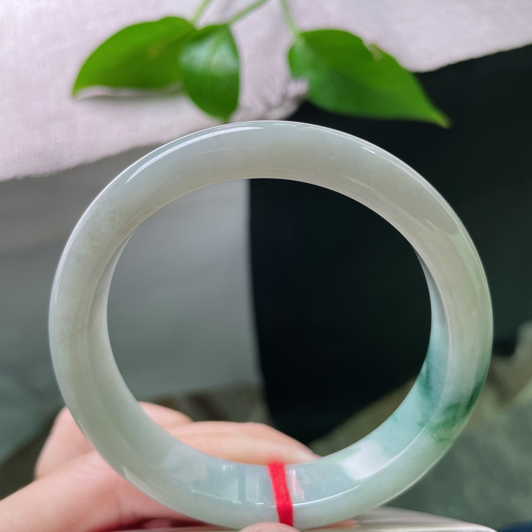 57.1/12.1/7.6，飘花正圈，肉质细腻干净，温润如玉，优雅入骨。一点指甲纹不显，ss47261a