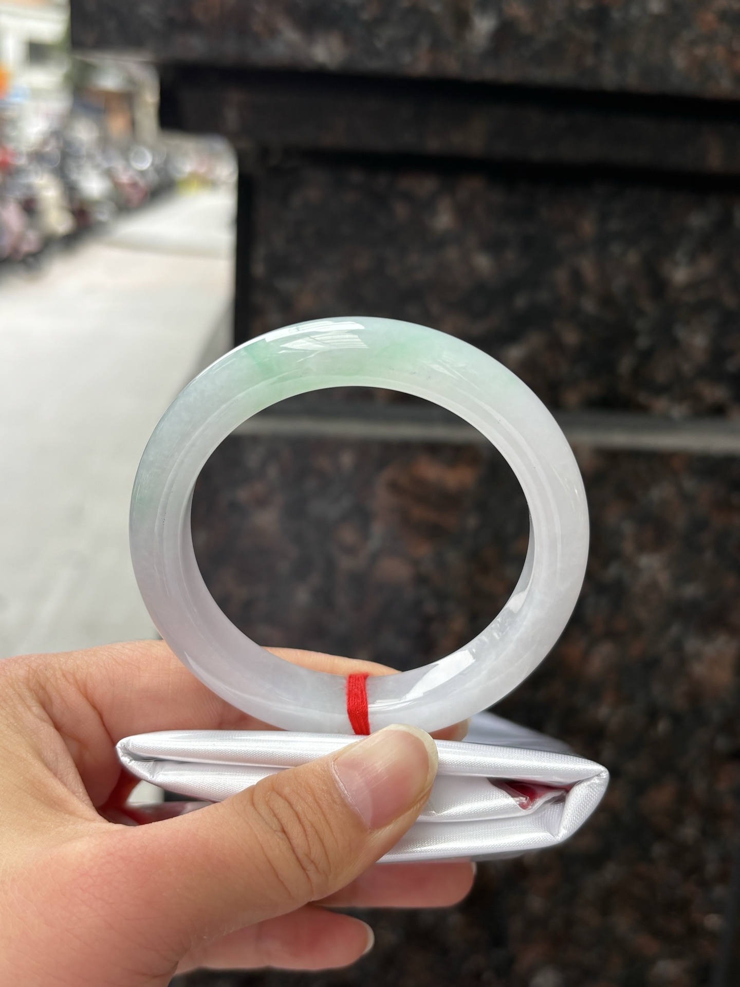 春彩正圈 55.6-11.3-9 0408-N376-2 打灯多处棉纹，底妆干净细腻，阳绿花色碰上梦