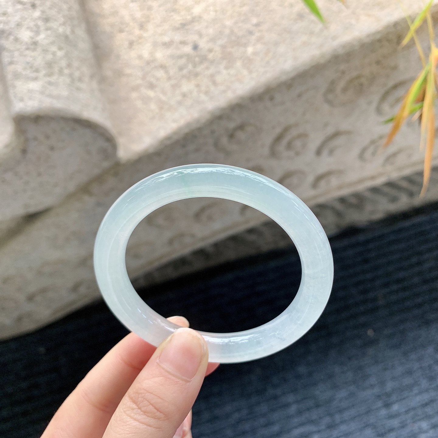 圆条51 52【圈口】52.6/8.7/8.8【编码】BA012365【描述】冰种，清透，水润，种老，细腻，无纹裂