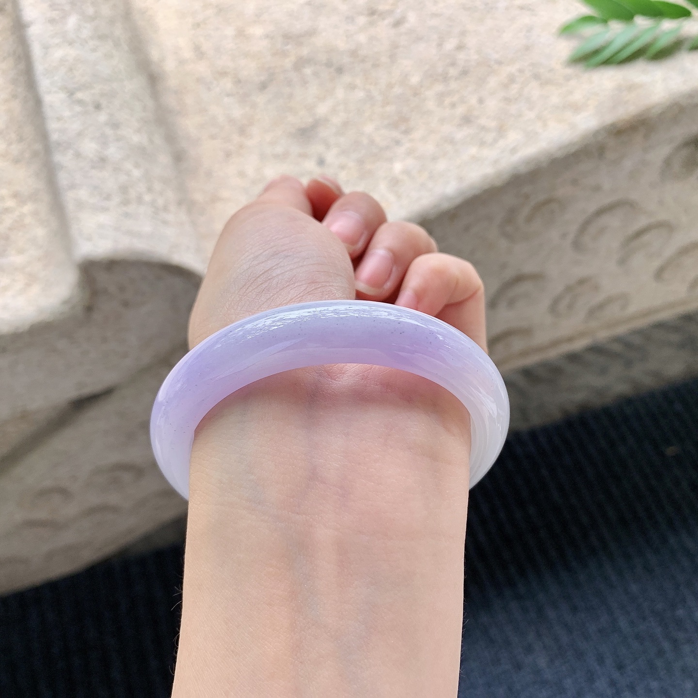 正圈55 56【圈口】56/11.6/7.3【编码】DW040902【描述】细糯紫罗兰，水润，种老，细腻，打灯有棉线