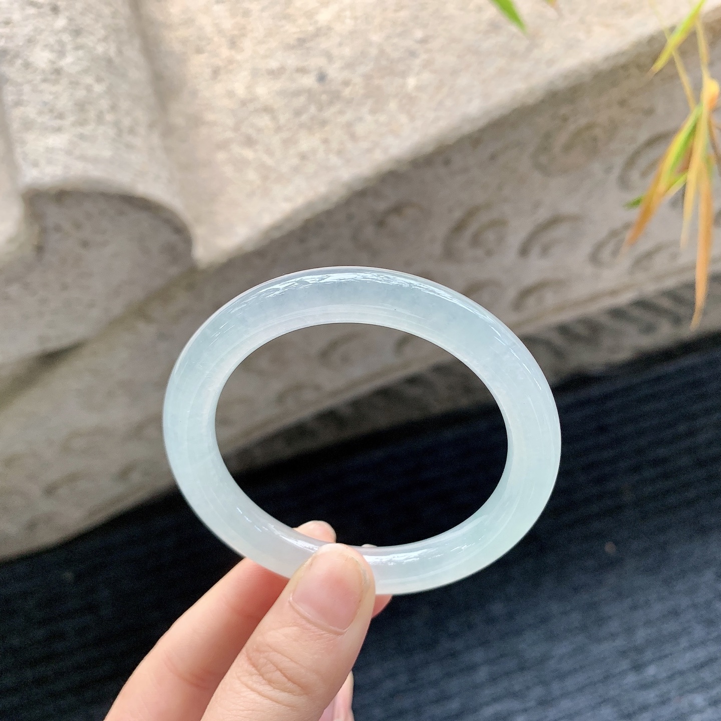 圆条51 52【圈口】52.6/8.7/8.8【编码】BA012365【描述】冰种，清透，水润，种老，细腻，无纹裂