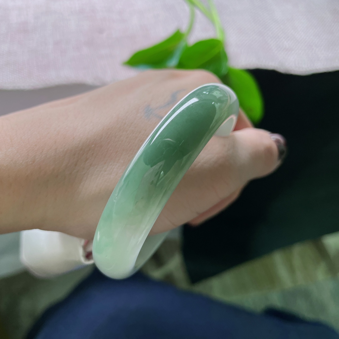 55/12.9/6.9，油青正圈，半山半水，油润细腻，一镯两戴，皮纹，ss49195a