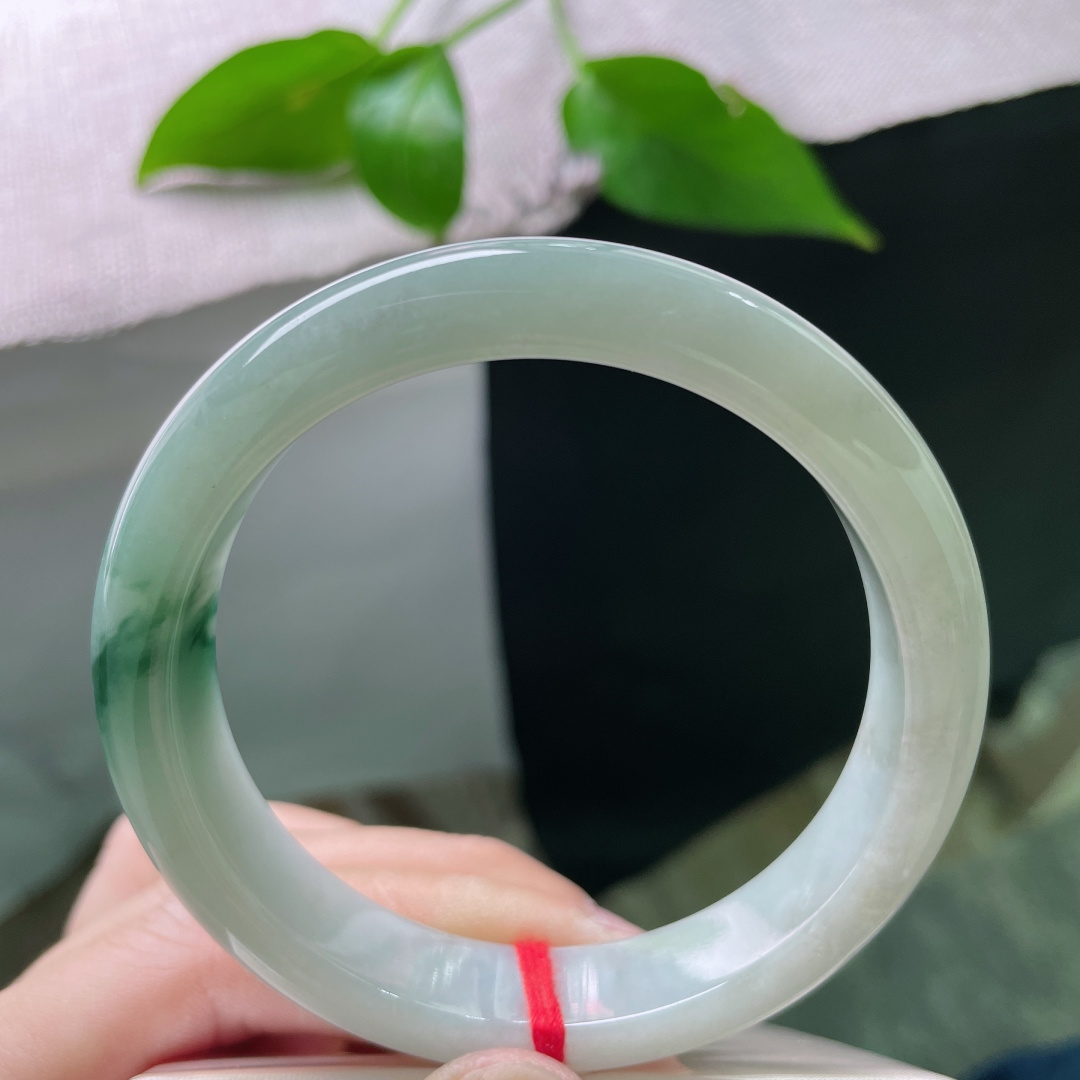 57.1/12.1/7.6，飘花正圈，肉质细腻干净，温润如玉，优雅入骨。一点指甲纹不显，ss47261a