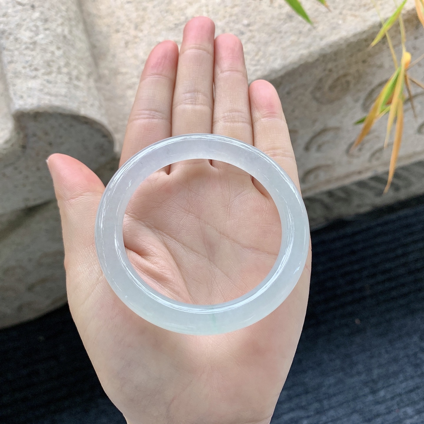 圆条51 52【圈口】52.6/8.7/8.8【编码】BA012365【描述】冰种，清透，水润，种老