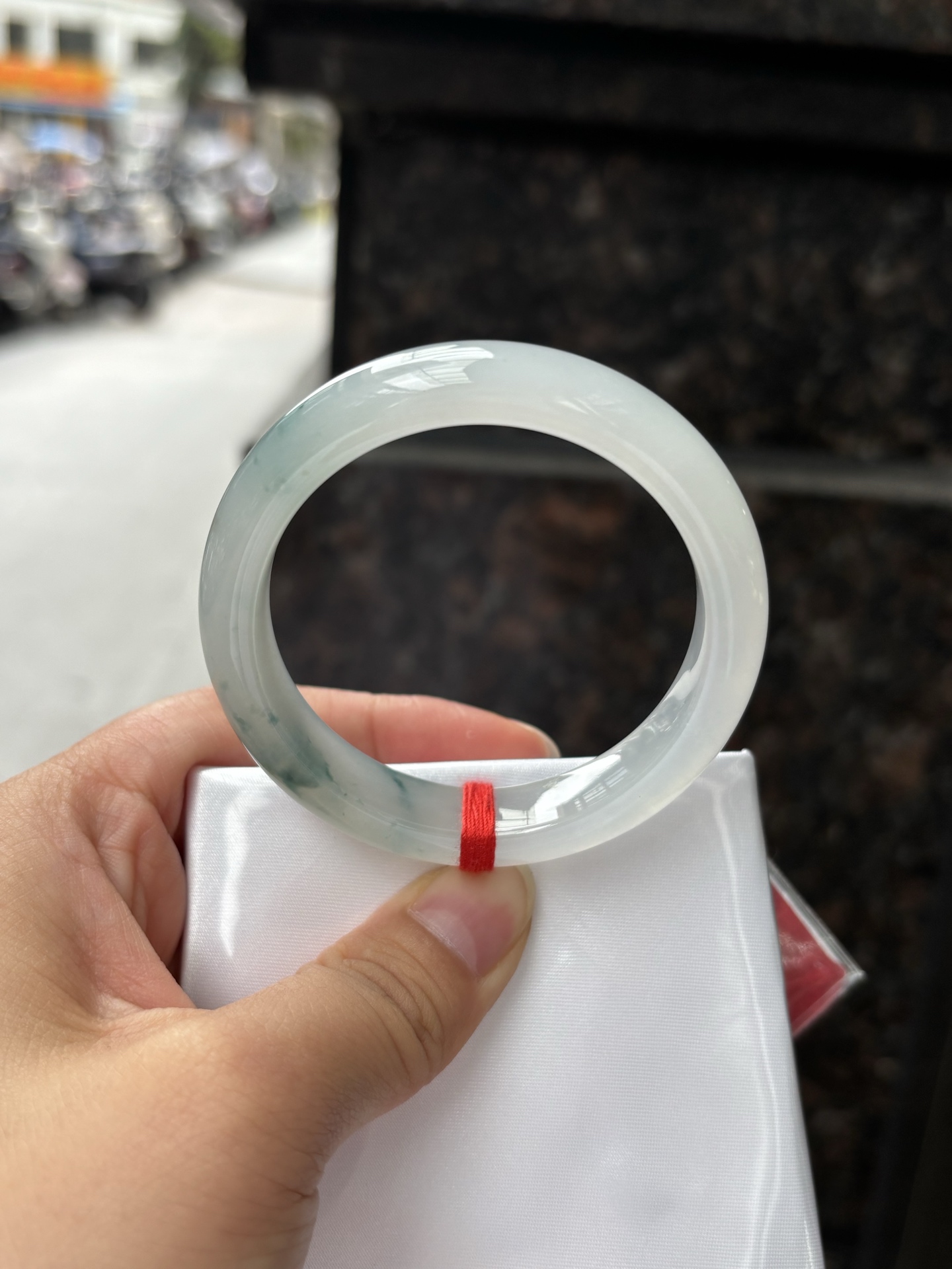 冰飘花正圈 50.2-11.5-7.8 0408-2A91 打灯棉线，底妆水润细腻，冰底中开出了朵朵兰花，飘花灵动飘逸，勾勒出一幅唯美诗意的山水意境画，古典优雅又秀气