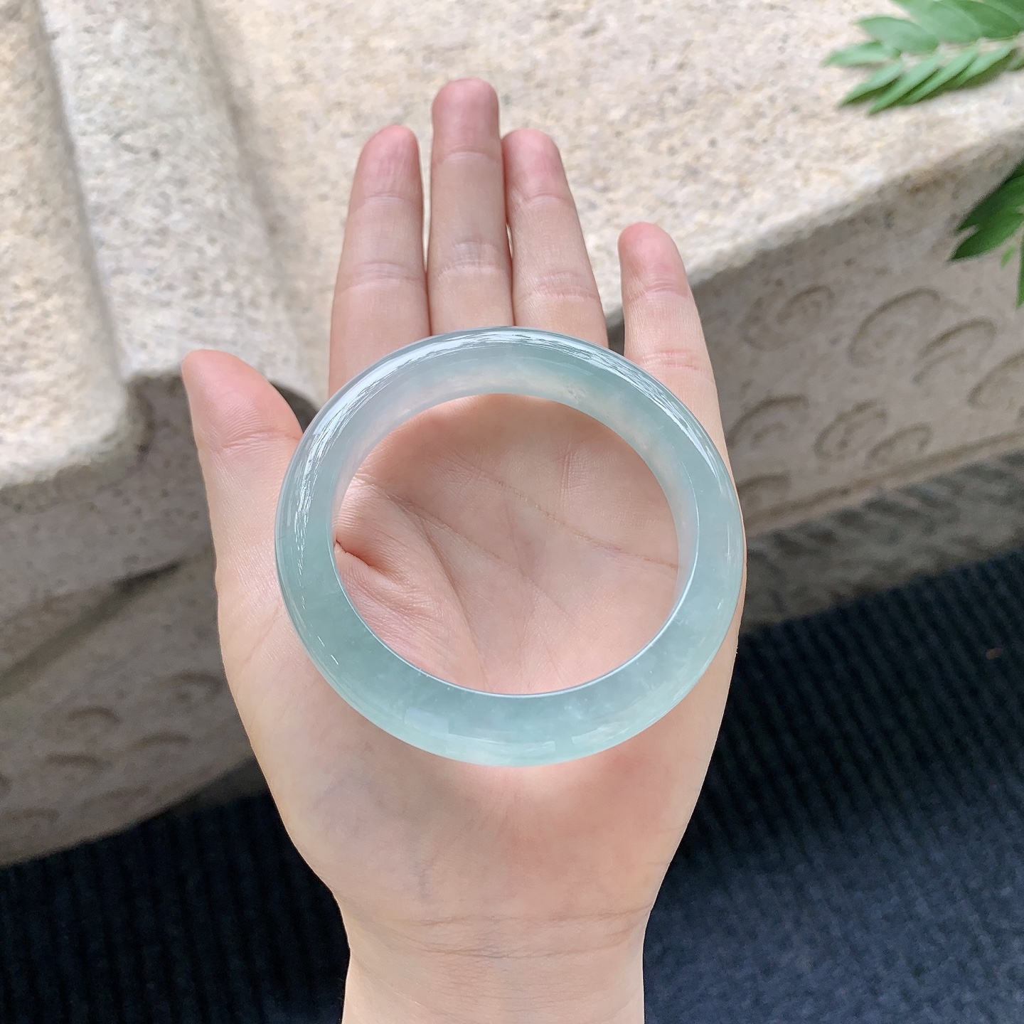 正圈53 54【圈口】54.2/12.2/8.8【编码】C5040939【描述】冰糯晴绿，清透，水润