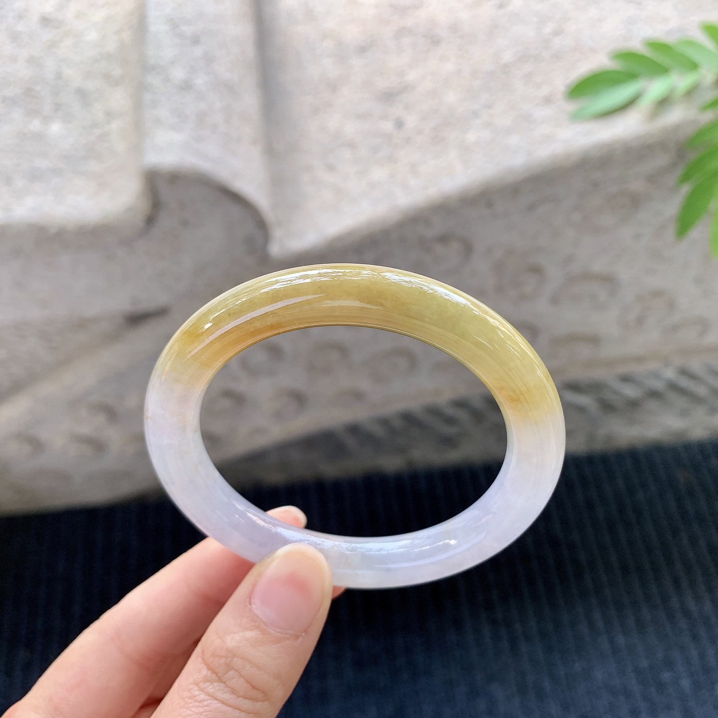 圆条52 53【圈口】53.4/9.1/9【编码】BA031061【描述】双彩，黄翡，水润，种老，细腻，打灯有絮线