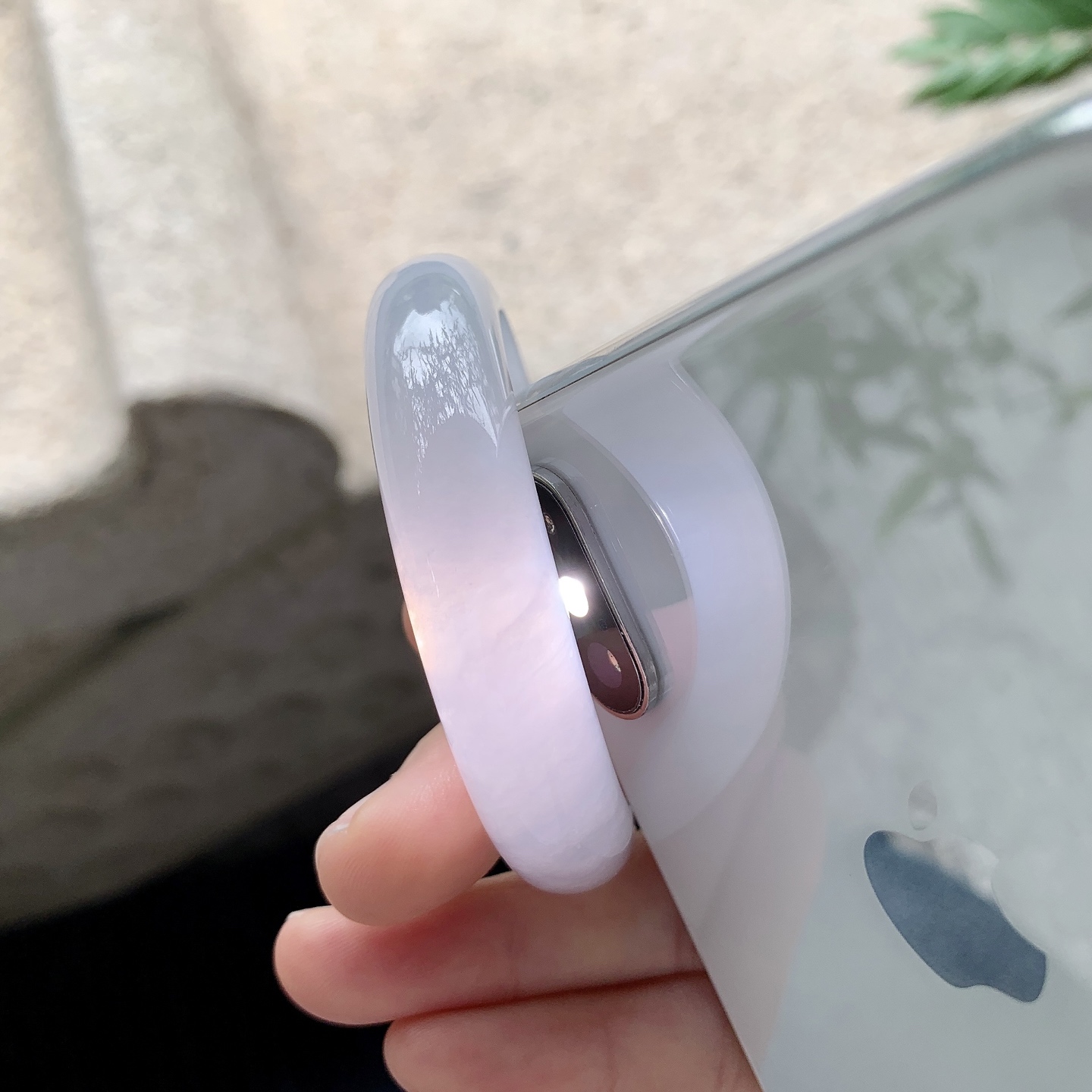 正圈49 50【圈口】50/12.3/8【编码】DW040903【描述】糯冰底色，水润，种老，细腻，打灯有絮线