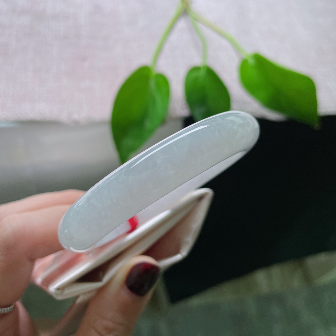 54.6/12/8.3，冰紫正圈，腕间一抹冰紫，是星河坠入寒潭的倒影。晶体，ss50066a