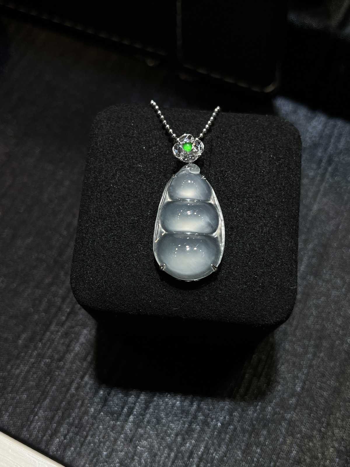 高冰裸镶福豆……
-

尺寸看图一
18k金镶嵌