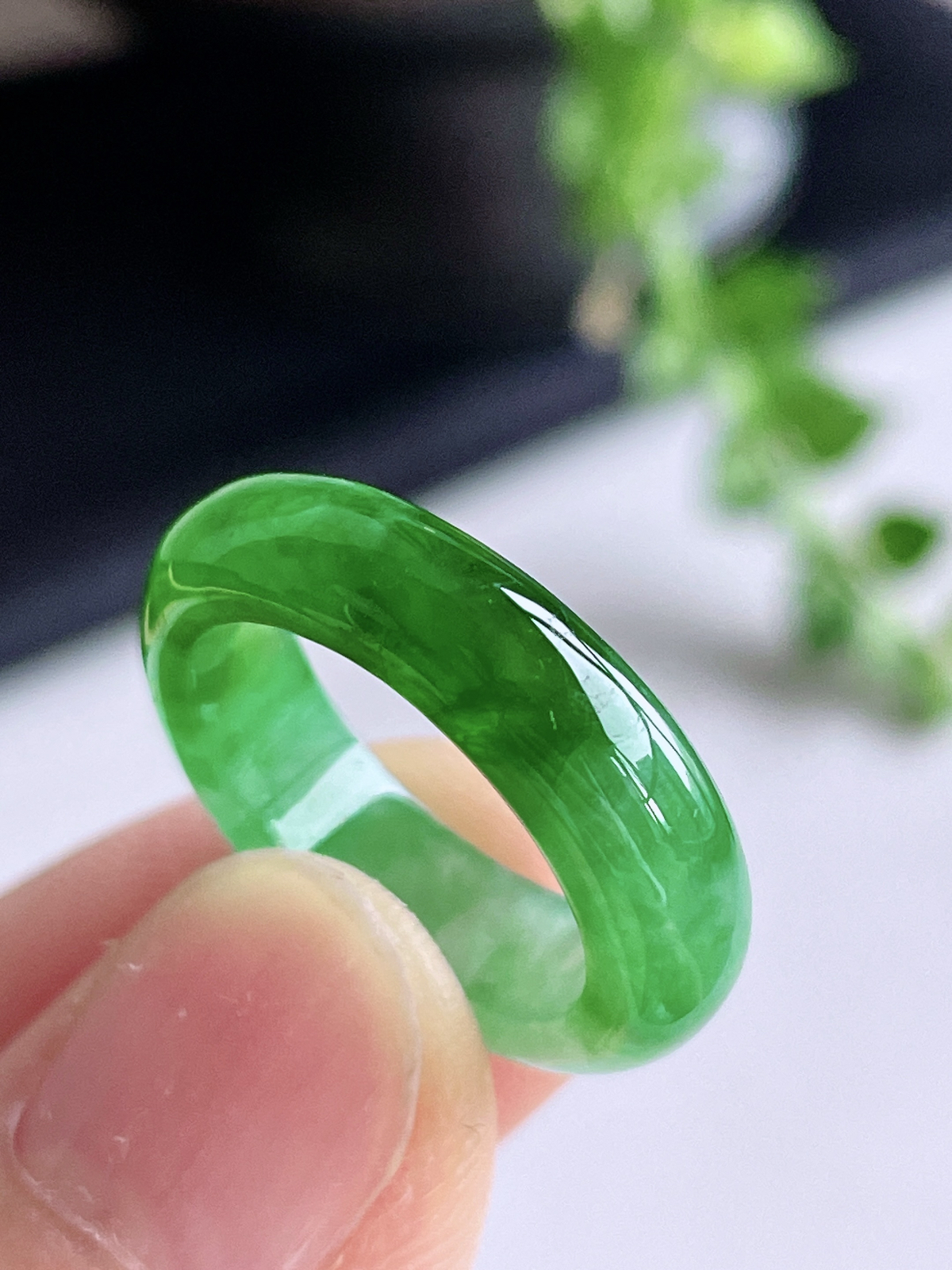 【裸石】冰阳绿戒圈指环
【说明】缅料 完美 性价比高  
【尺寸】5.4-3.6
【圈口】10.5