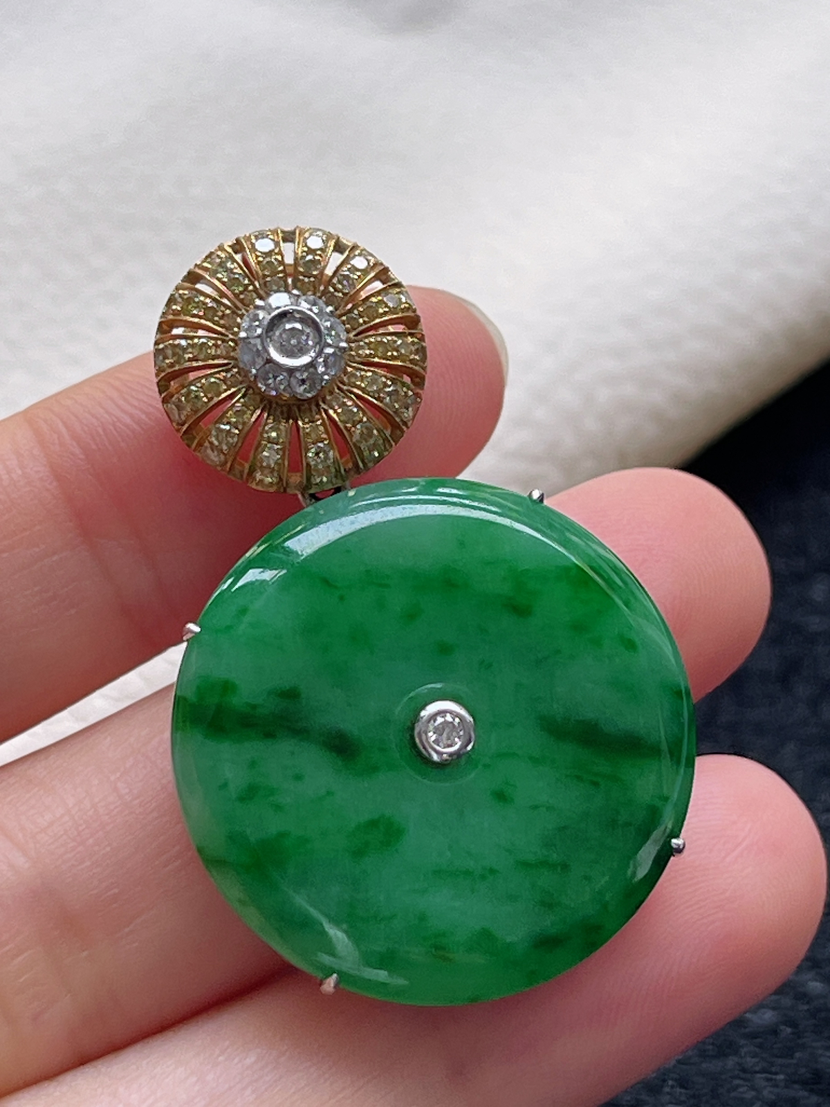 18k金豪镶 翡翠冰糯种浅绿色平安扣