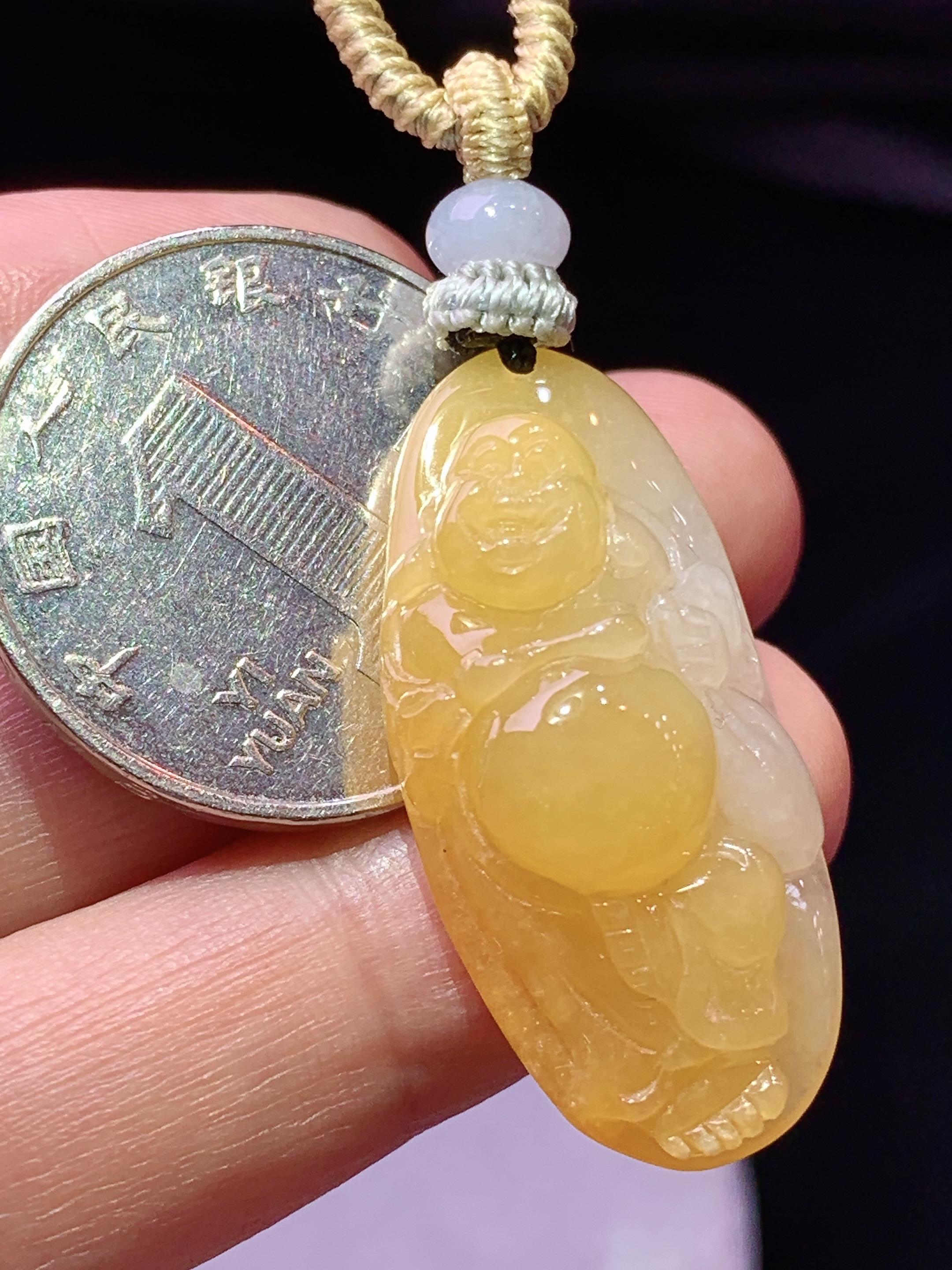 黄翡逍遥佛公吊坠 玉质细腻 色泽艳丽清新 水润亮眼 整体尺寸32.7*15.8*9.3w1