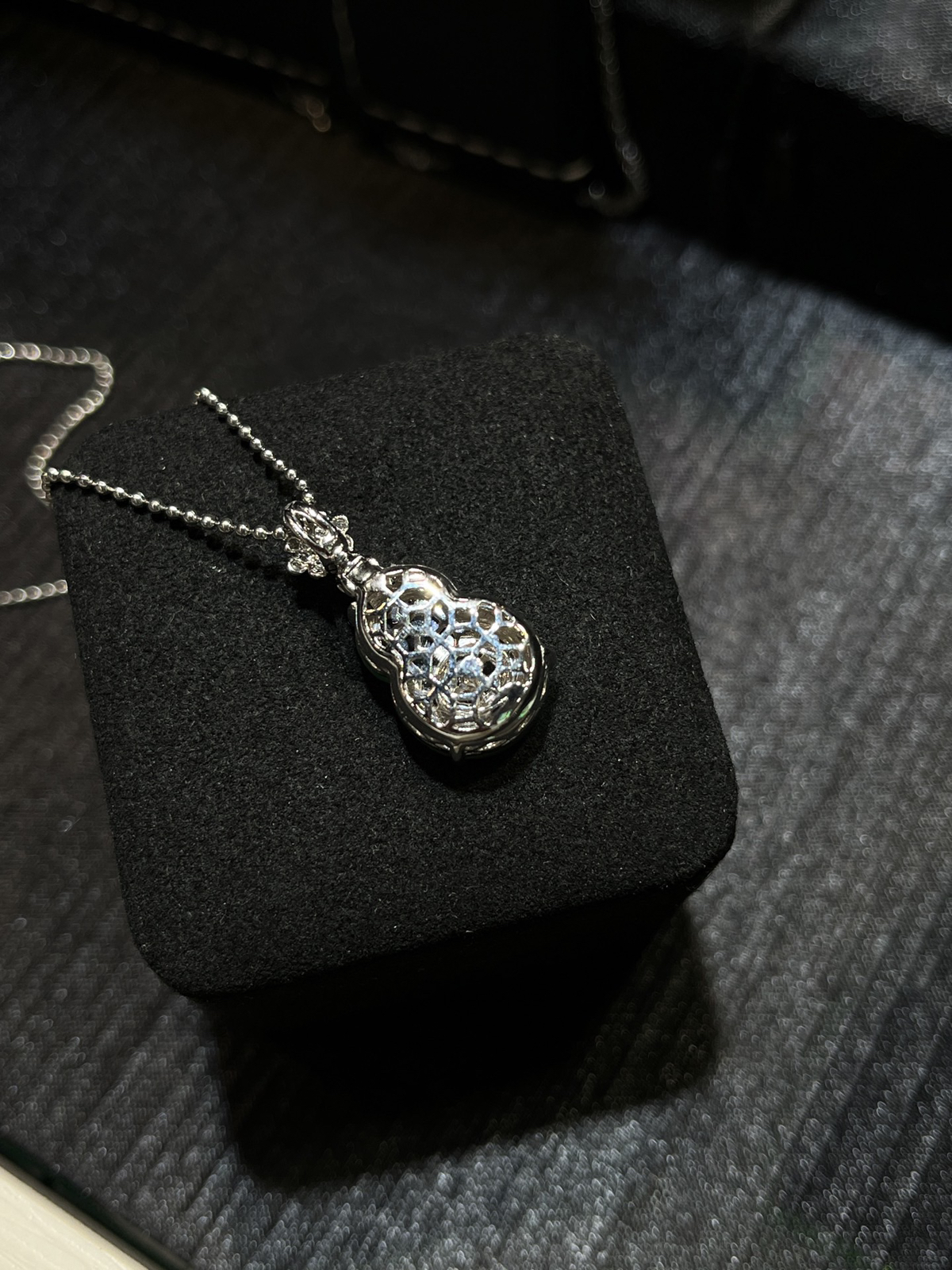 种好正阳绿裸镶满色葫芦……
-

尺寸看图一
18k金镶嵌