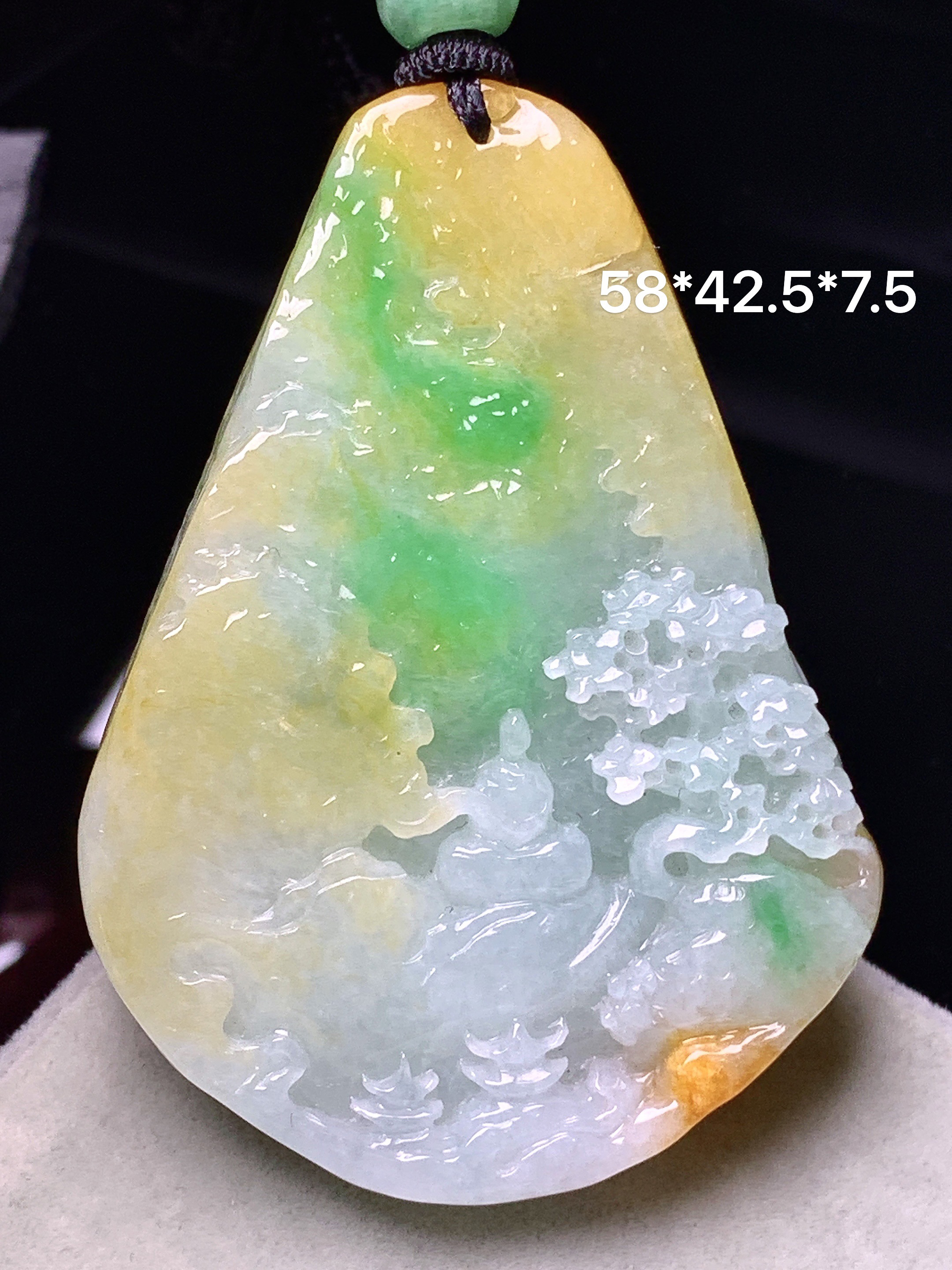 飘绿黄翡山水悟道牌吊坠 玉质细腻 色泽艳丽清新 水润亮眼 整体尺寸58*42.5*7.5w1