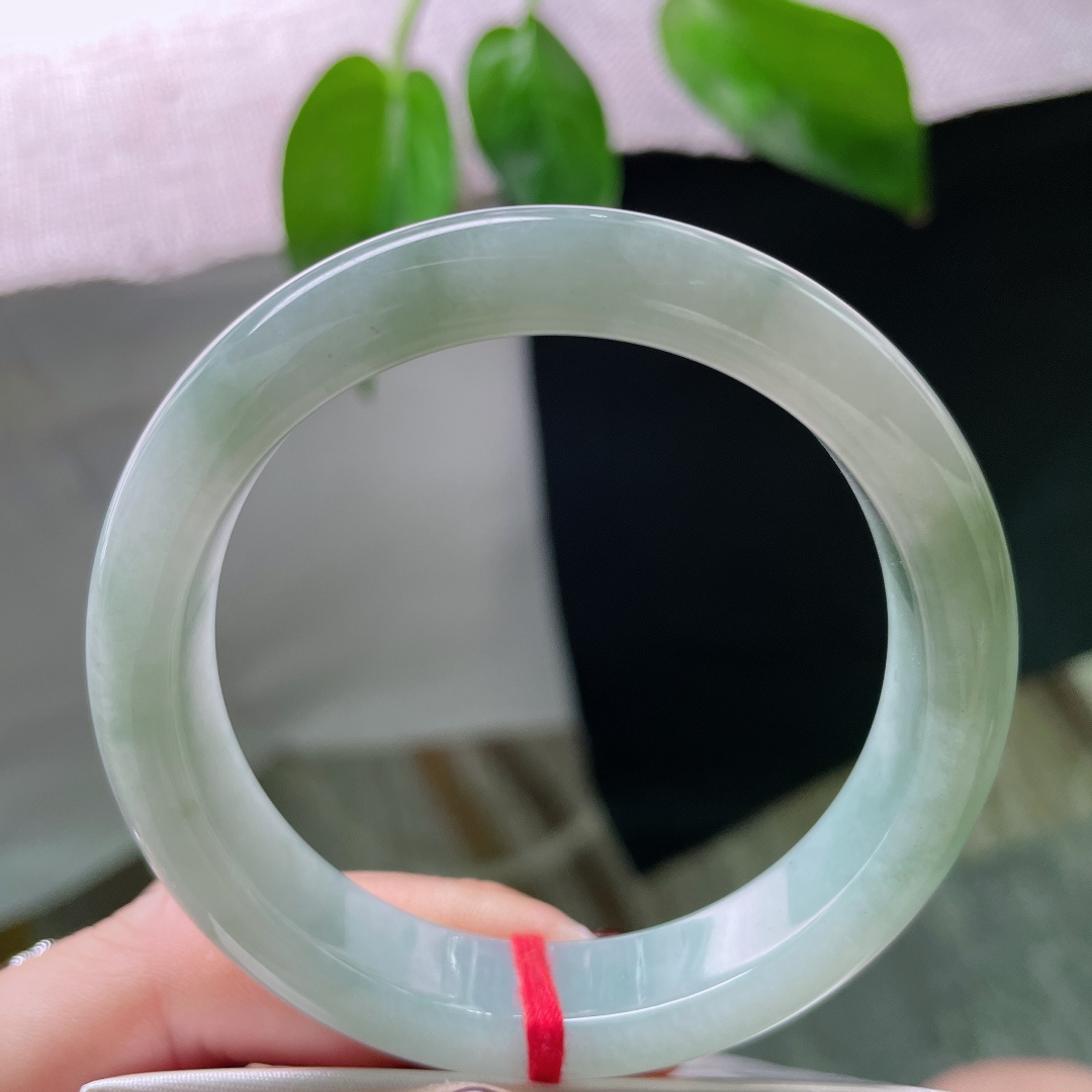 54.3/11.8/8.2，浅绿底正圈，水头好，种老，颜色深深浅浅，别有一番风味，ss46693a