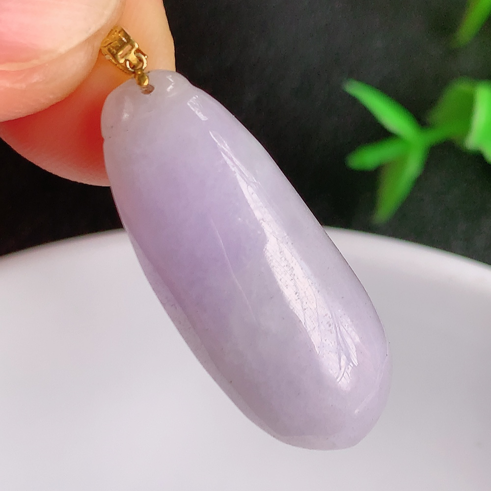 18k金扣冰润紫罗兰福瓜翡翠吊坠，呱呱来财，福气满满的美好寓意，清新自然  沁人心脾，造型独特，清秀高雅  W49.8  尺寸：29.3-12.3-5.6mm