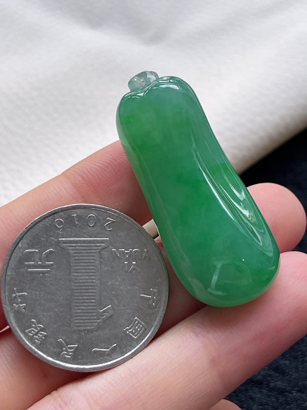 翡翠冰糯种浅绿色福瓜挂件