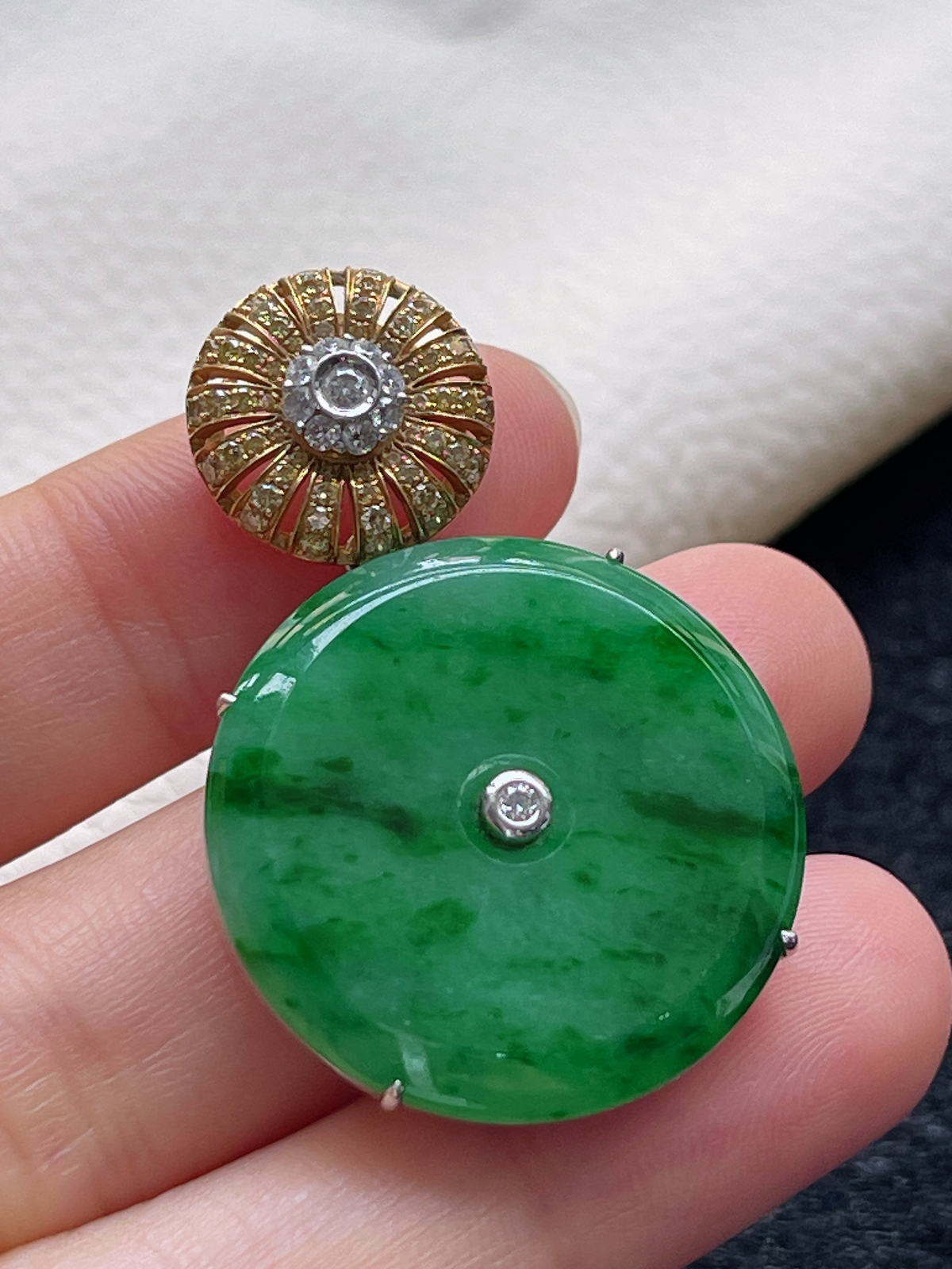 18k金豪镶 翡翠冰糯种浅绿色平安扣