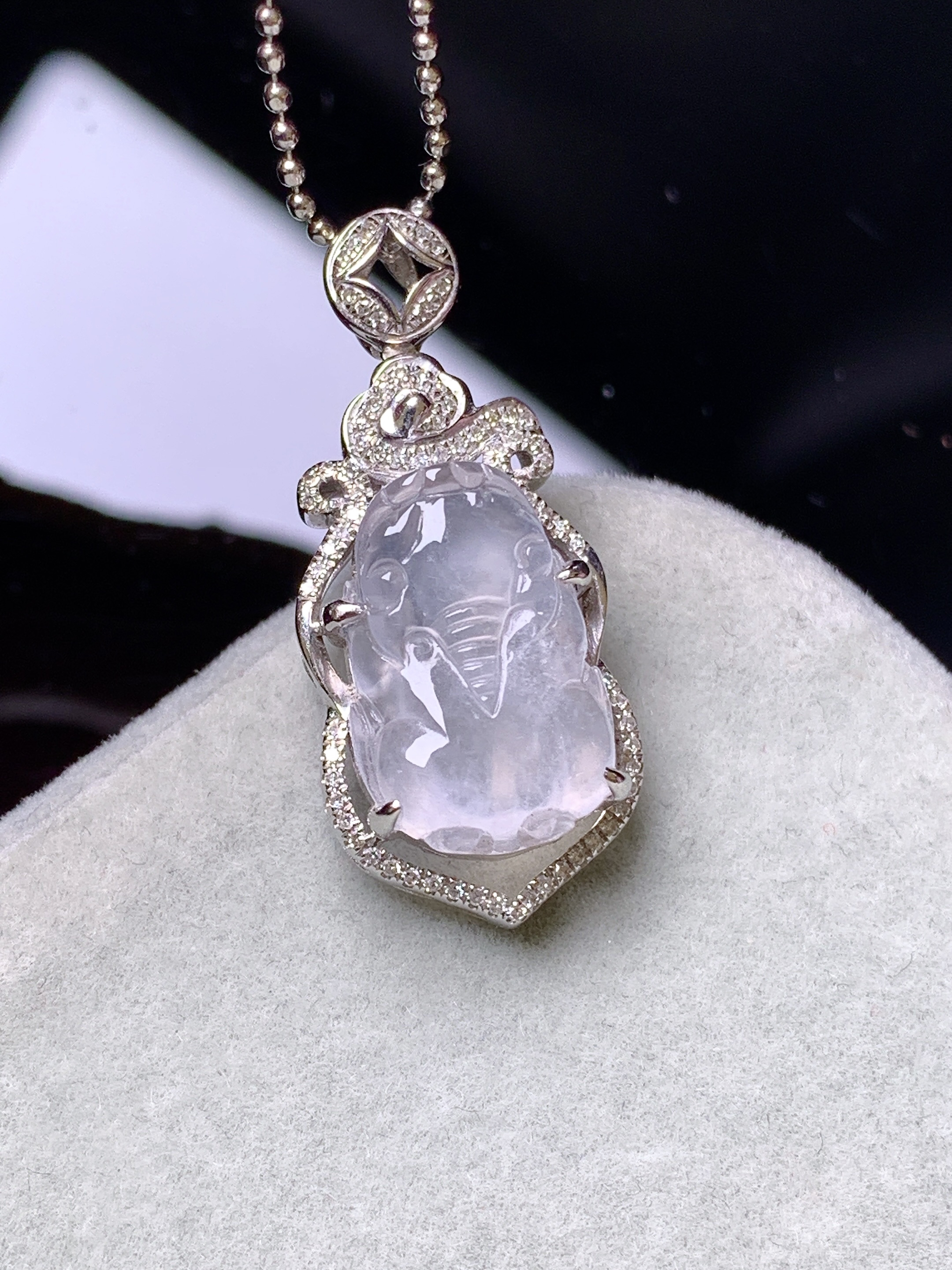 18k金钻镶嵌冰种貔貅吊坠 玉质细腻 色泽艳丽清新 水润亮眼 整体尺寸29*12.6*7.5z1