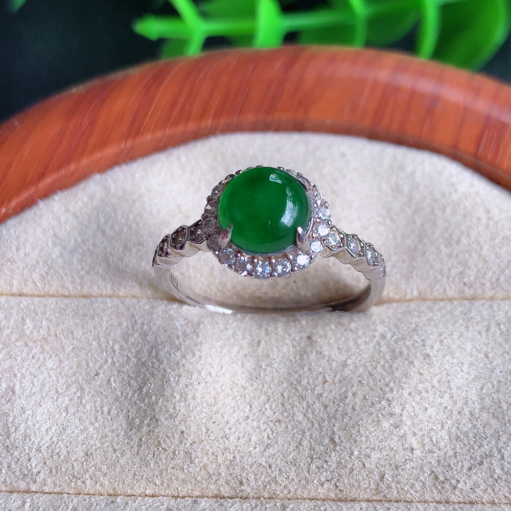 冰满绿翡翠蛋面戒指 925银镶嵌  玉质细腻  冰清玉润  飘花灵动  颜色漂亮  W481.8  