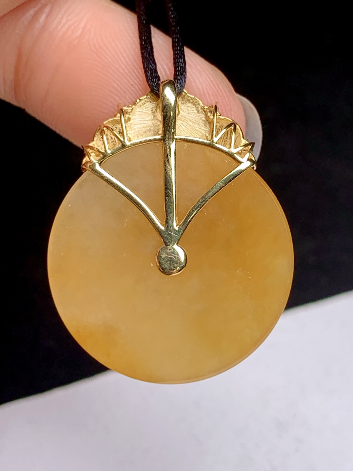 冰黄翡平安扣
18k金钻镶嵌