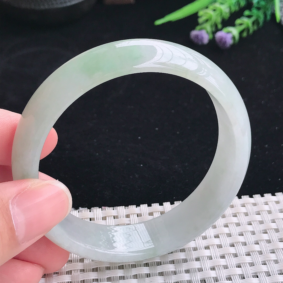 实拍A货翡翠58/15.8/7.2老坑秀气冰润浅绿手镯宽边玉镯平安镯美人镯