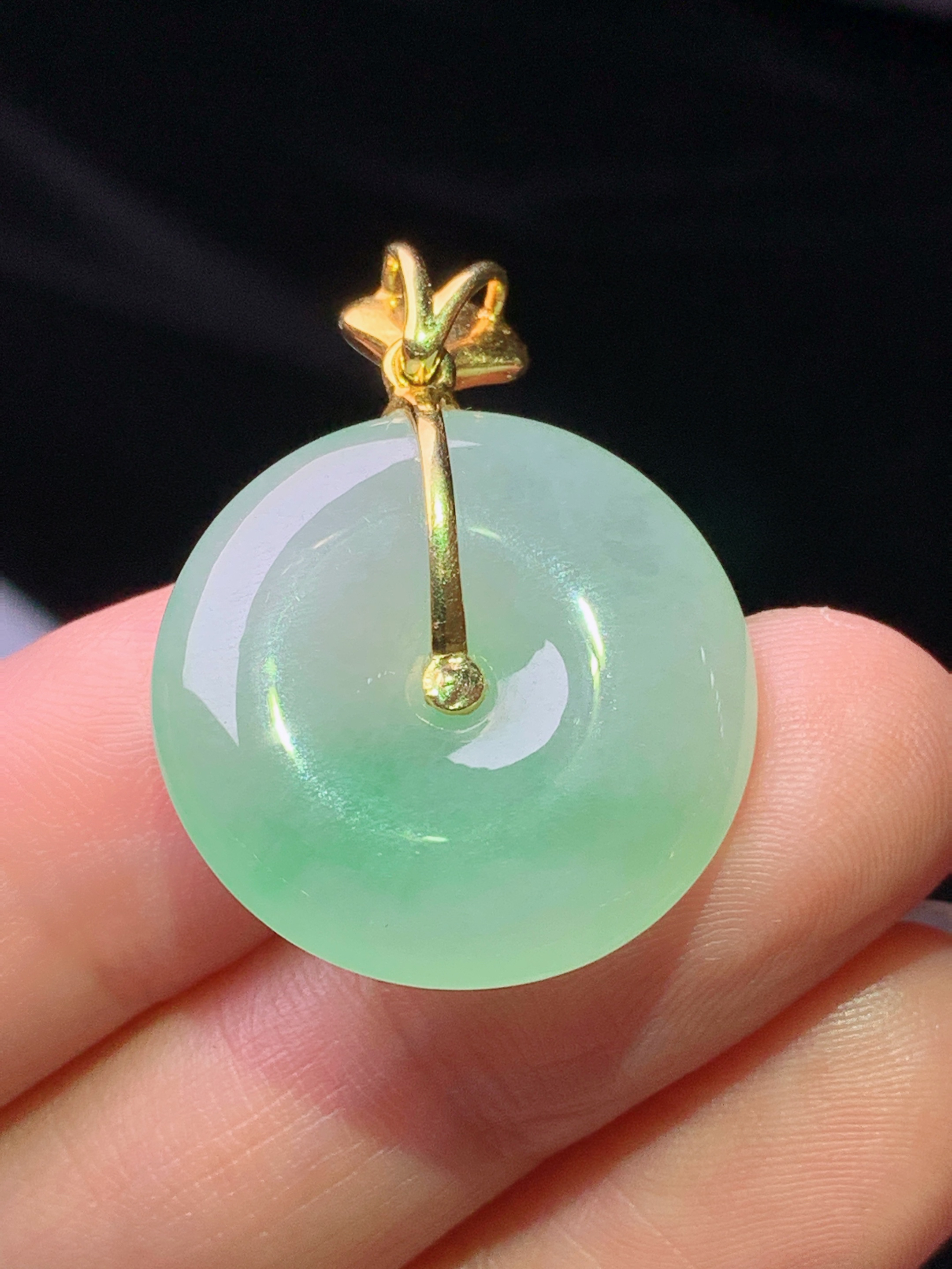 18k金钻镶嵌冰种平安扣吊坠 玉质细腻 色泽艳丽清新 水润亮眼 整体尺寸28.6*22.5*5.3L4