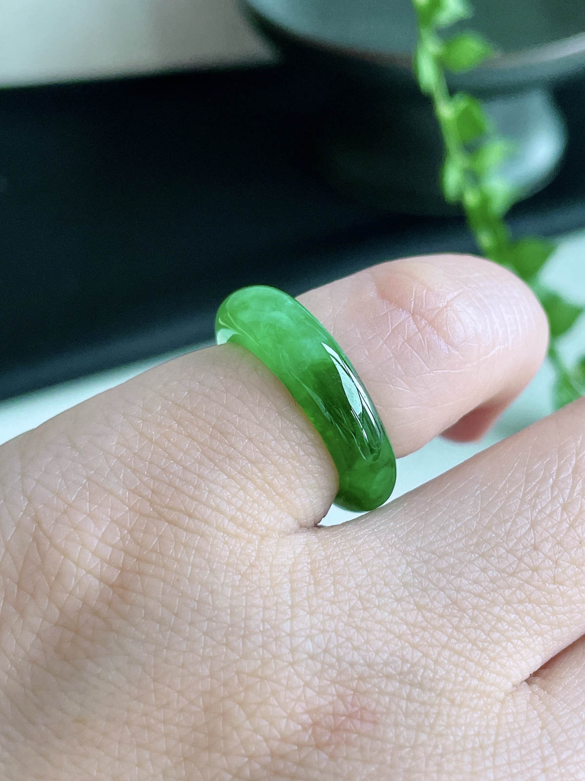 【裸石】冰阳绿戒圈指环
【说明】缅料 完美 性价比高  
【尺寸】5.4-3.6
【圈口】10.5号.
