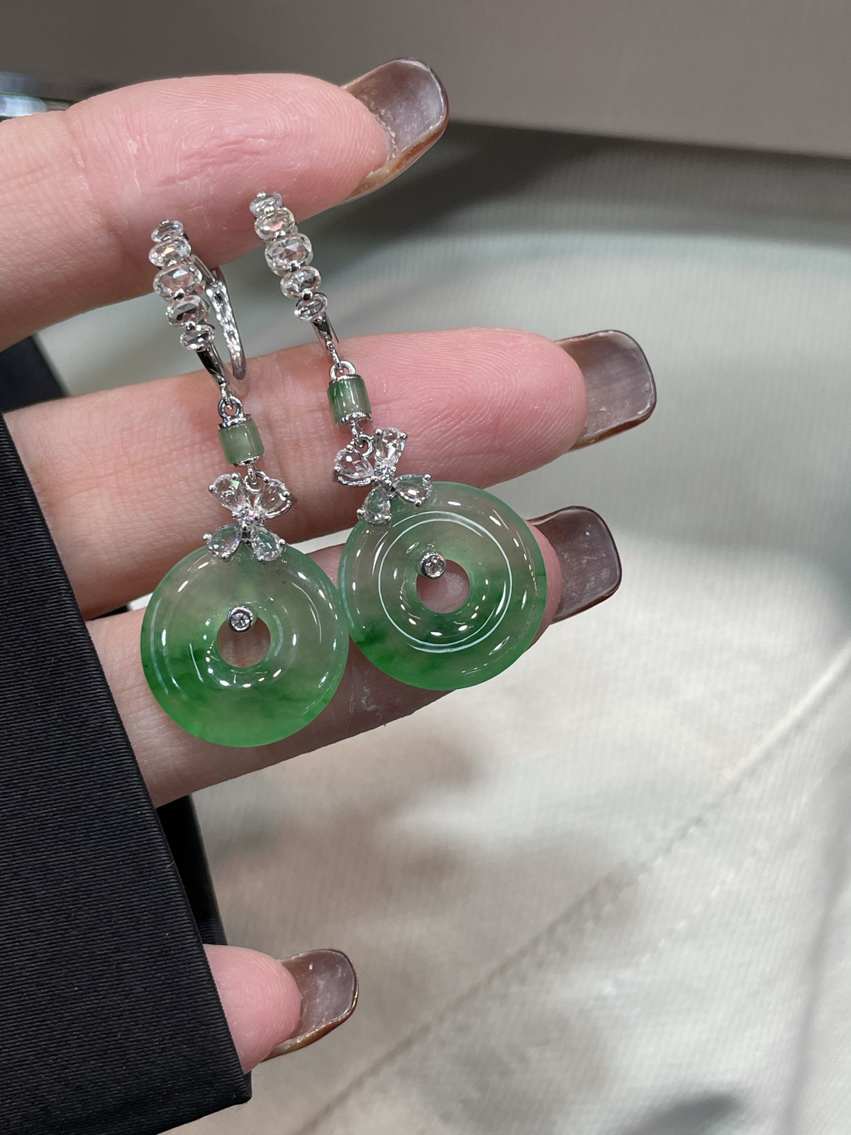 冰晴飘阳绿甜甜圈耳坠
18k金镶嵌