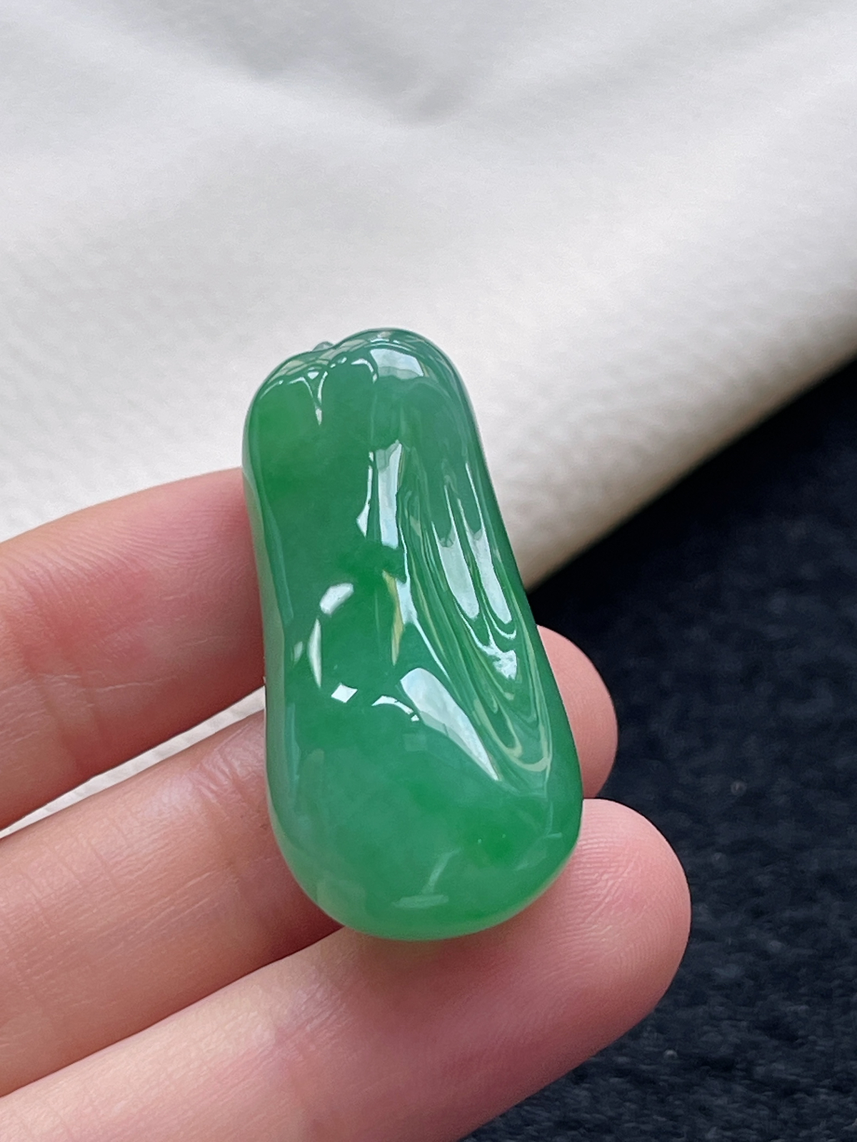 翡翠冰糯种浅绿色福瓜挂件