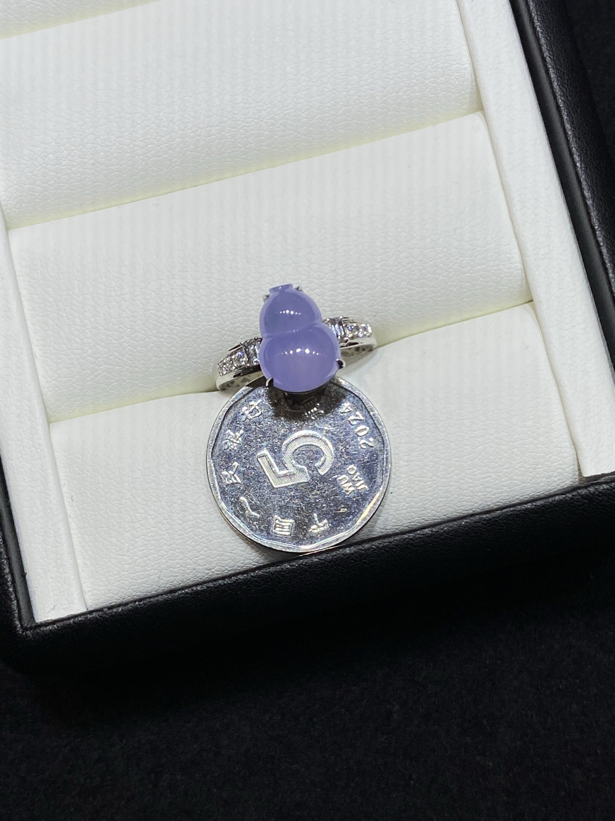 高冰 仙紫 葫芦 简镶 戒指 18k

整体尺寸11.6-8.5-7.4