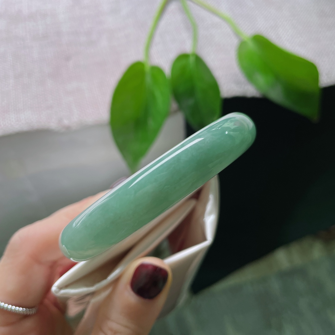 54.5/11.6/7.7，绿底正圈，水头好，底子细腻，清新、有质感、纯粹、匠心独具，一点皮纹，ss50146a