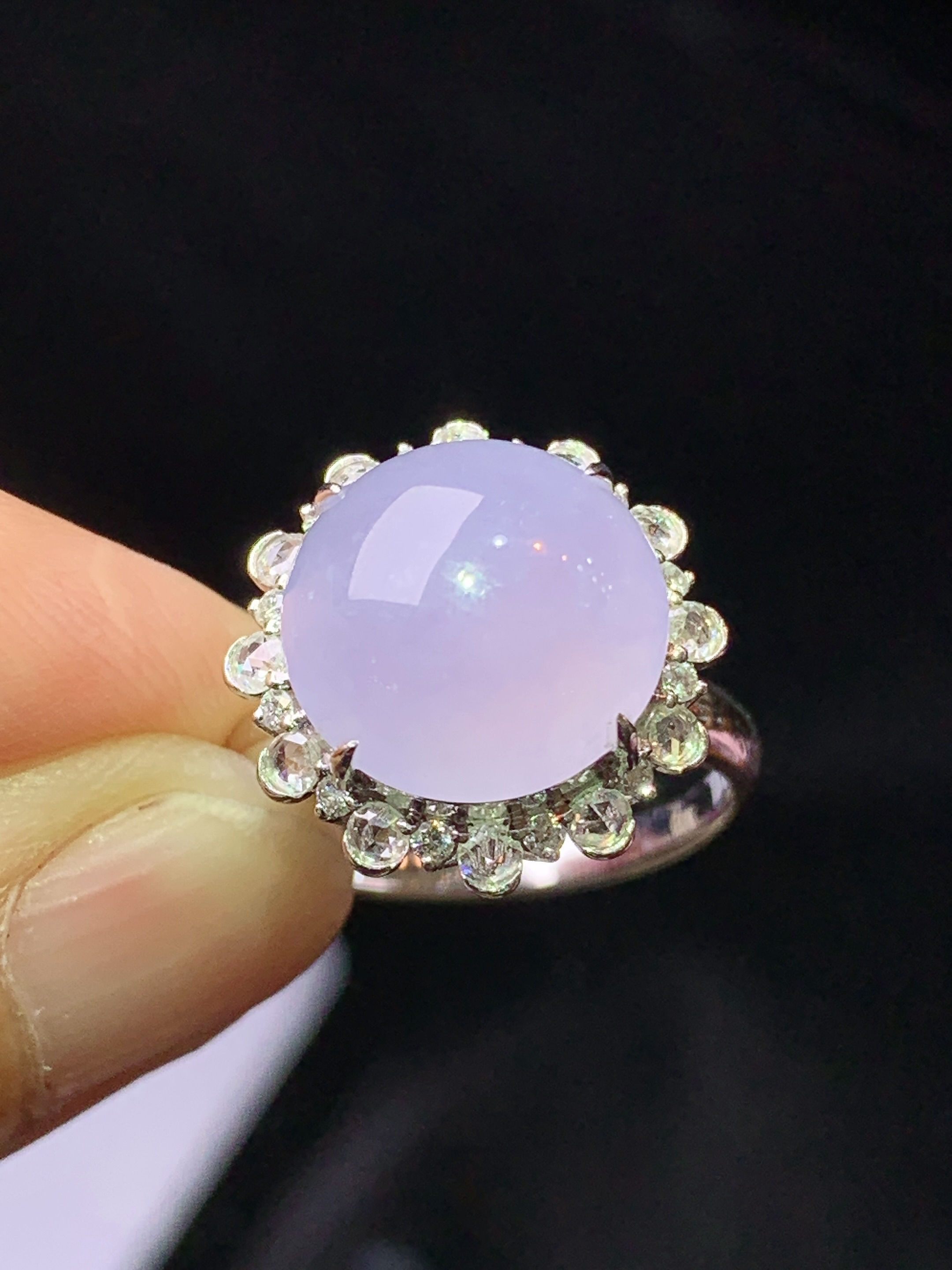 18k金钻镶嵌紫罗兰蛋面戒指 玉质细腻 色泽艳丽清新 水润亮眼 圈口13 整体尺寸15.7*11.8m5