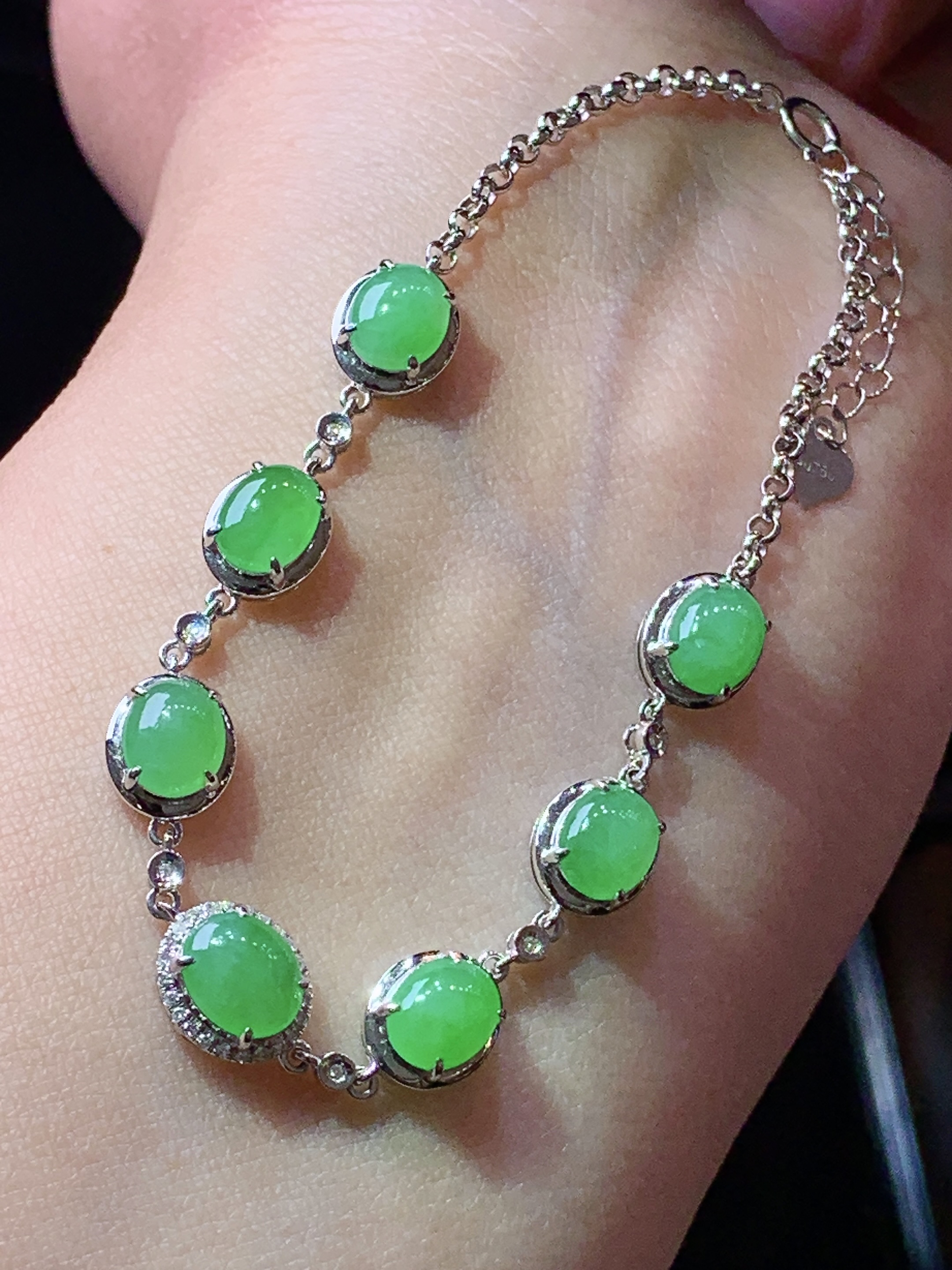 18k金钻镶嵌满绿蛋面手链 玉质细腻 色泽艳丽清新 水润亮眼 整体尺寸160*7.5*5.2b2