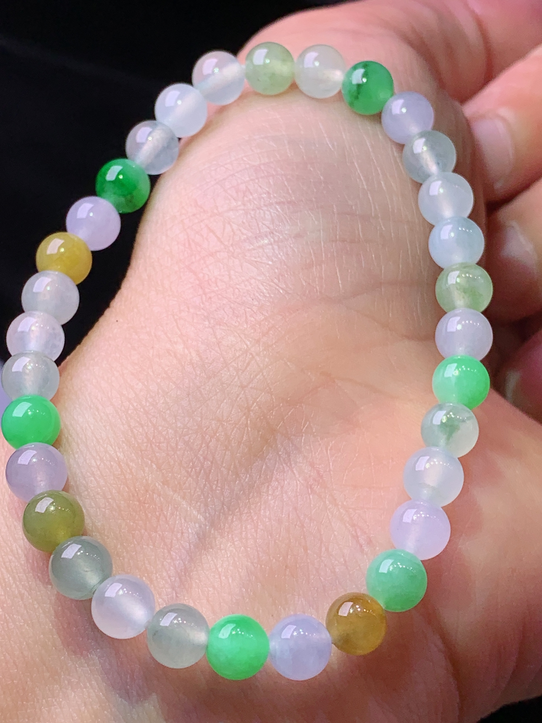 多彩圆珠手链 玉质细腻 色泽艳丽清新 水润亮眼 整体尺寸5.6z1