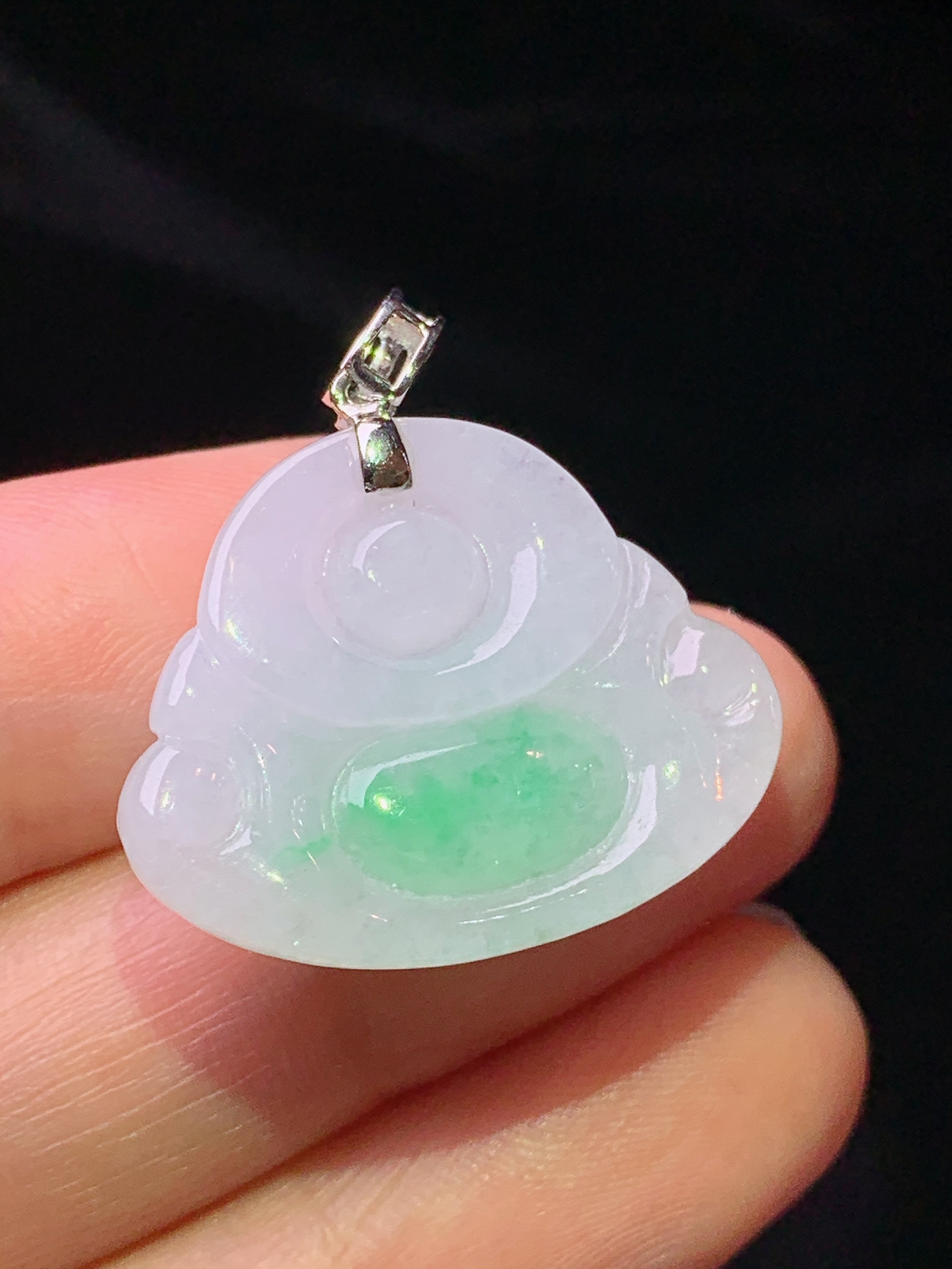 18k金镶嵌飘绿佛公吊坠 玉质细腻 色泽艳丽清新 水润亮眼 整体尺寸26.7*25.3*8.5L4