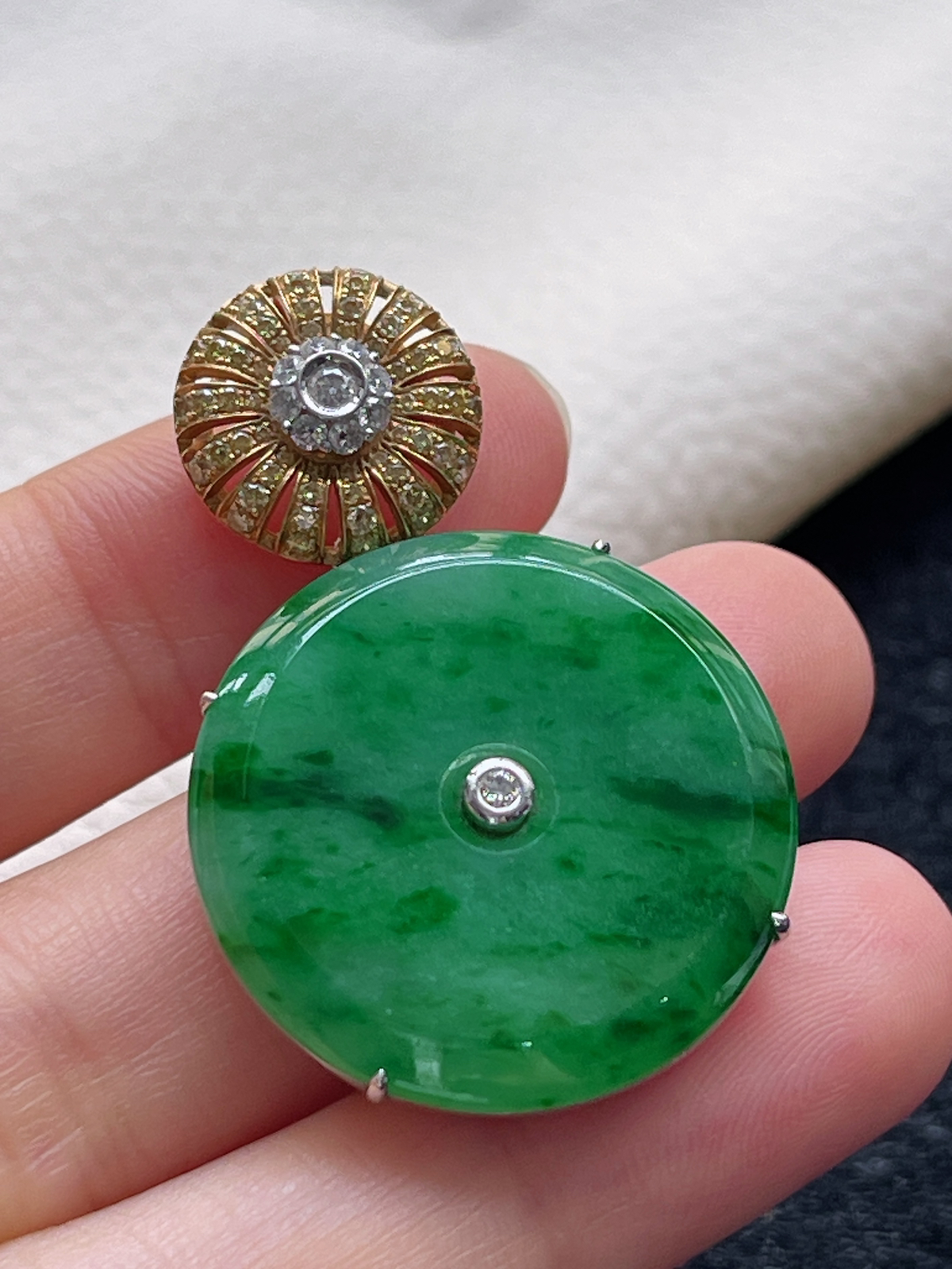 18k金豪镶 翡翠冰糯种浅绿色平安扣