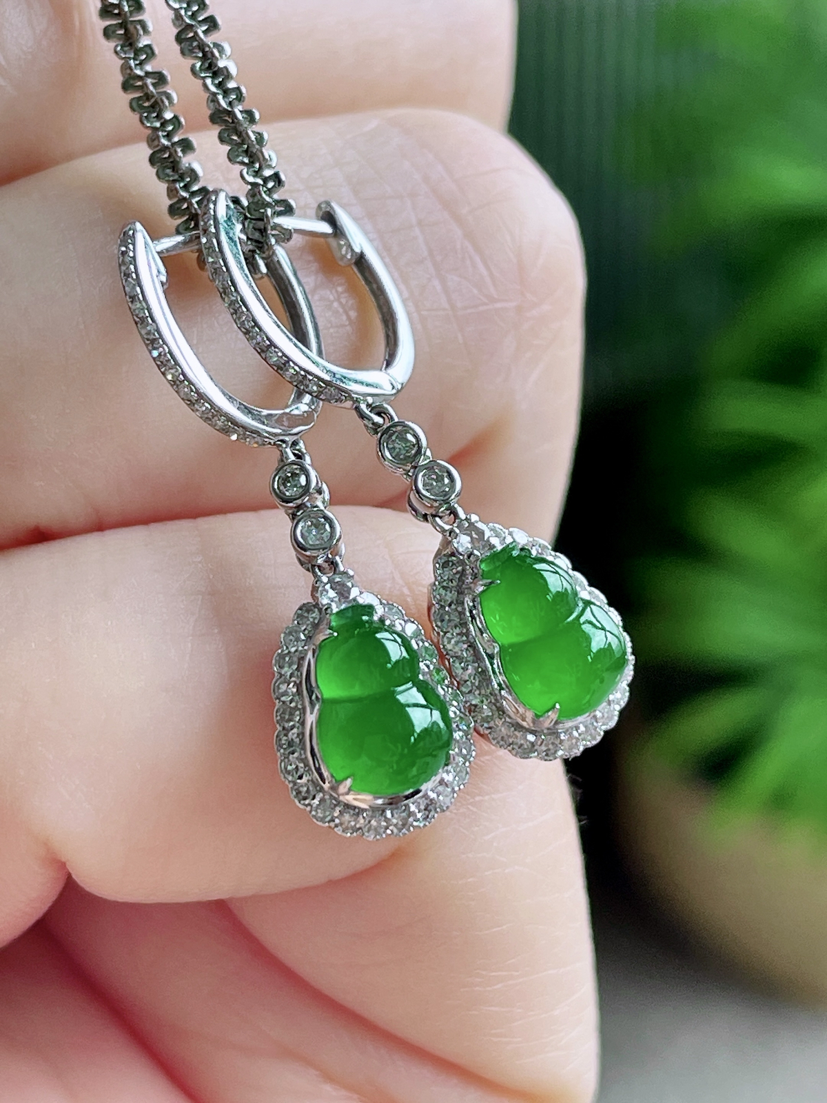 【镶嵌】冰辣绿葫芦耳坠
【说明】18k金镶嵌 性价比高  
【整体】 26.8-8.1-6.3.