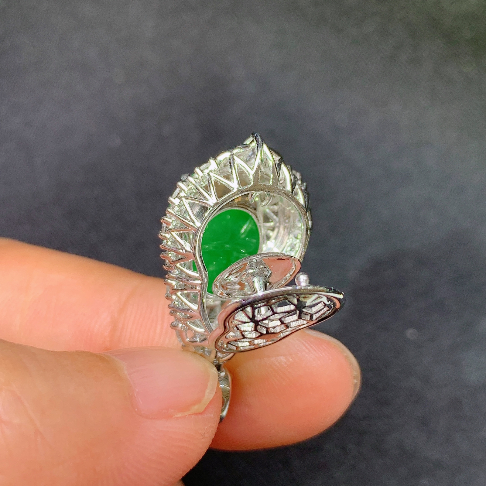 冰阳绿葫芦吊坠，18k金镶嵌，冰润色阳，玉质细腻，种水足，Jz 尺寸26.7*13.9*9.4