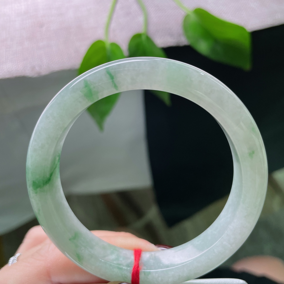56.7/11.8/8.5，飘花正圈，腕间山水，举手投足间尽显万种风情，无裂，ss55478a