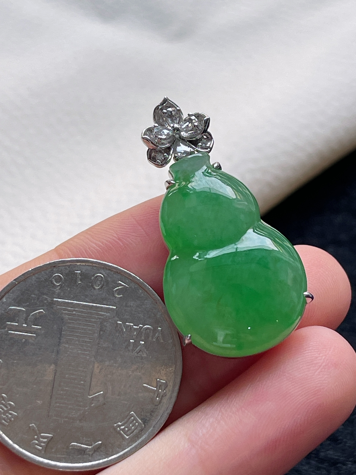 18k金 翡翠冰糯种飘绿葫芦挂件