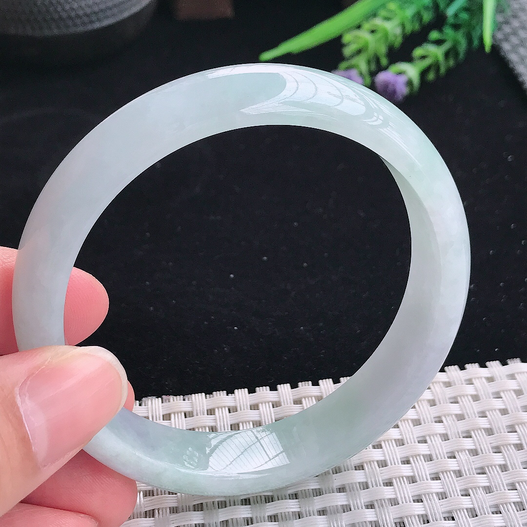 实拍A货翡翠59.5/13.8/7.6老坑秀气冰润浅绿手镯宽边玉镯平安镯美人镯