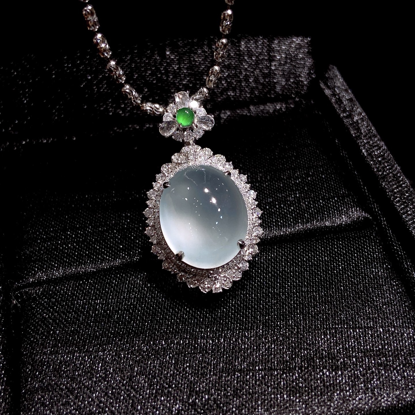 ️｜冰晴蛋面·

整体尺寸29.4-17.1-11.5毫米
裸石尺寸14.6-12.1-6.3毫米