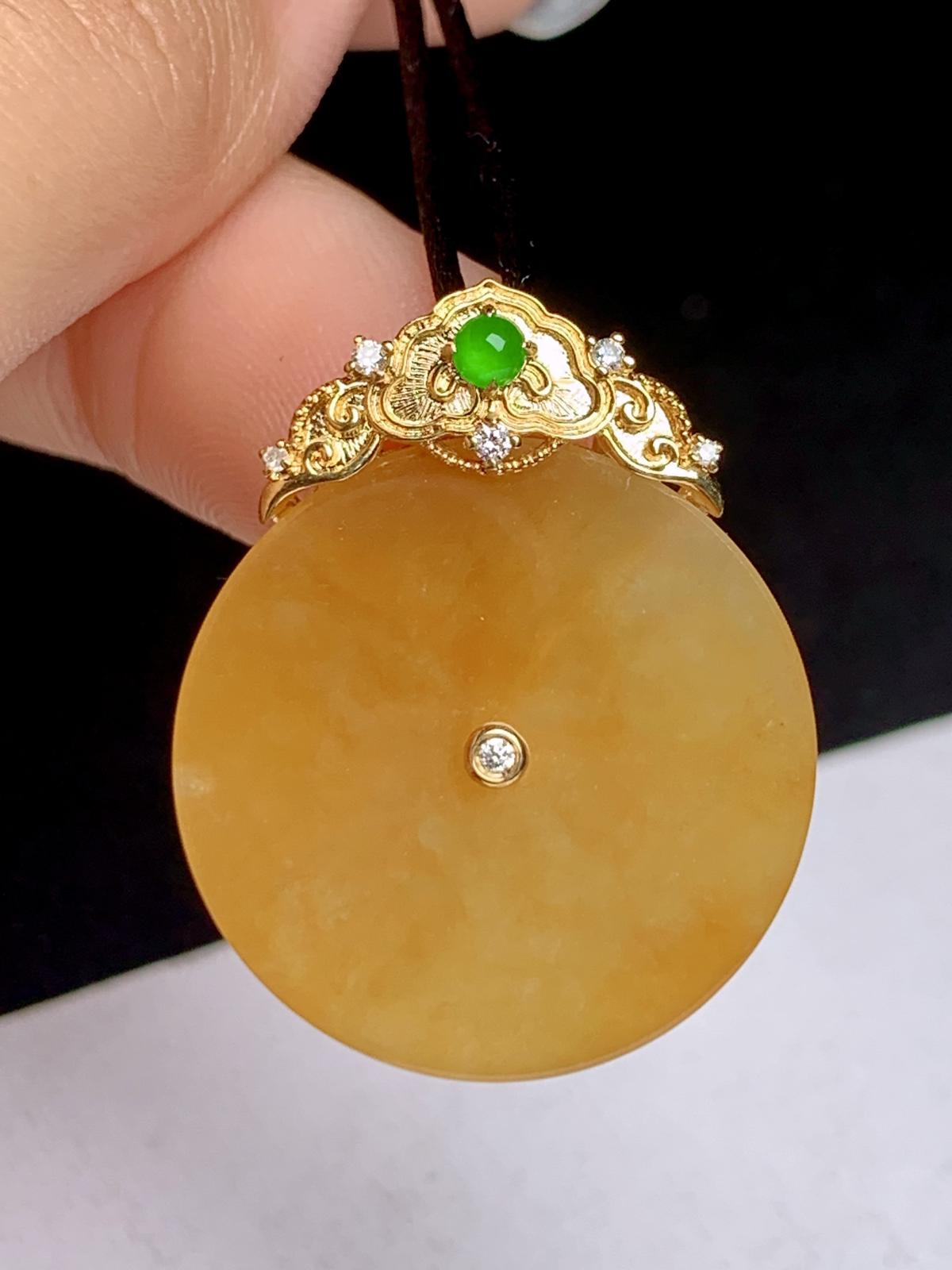 冰黄翡平安扣
18k金钻镶嵌