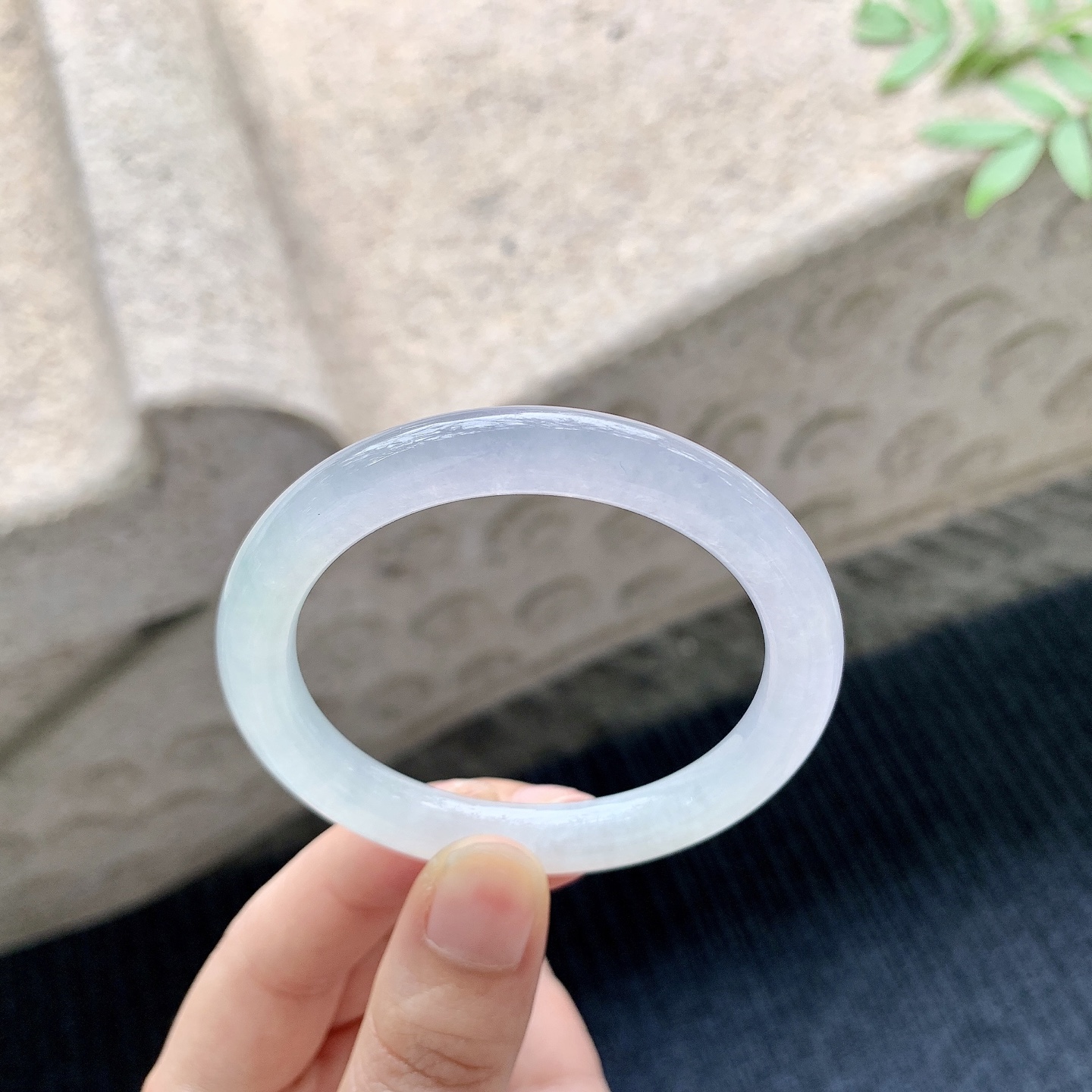 圆条49 50【圈口】50/7/7.8【编码】GL041048【描述】糯冰淡粉紫，水润，种老，细腻，打灯有棉线