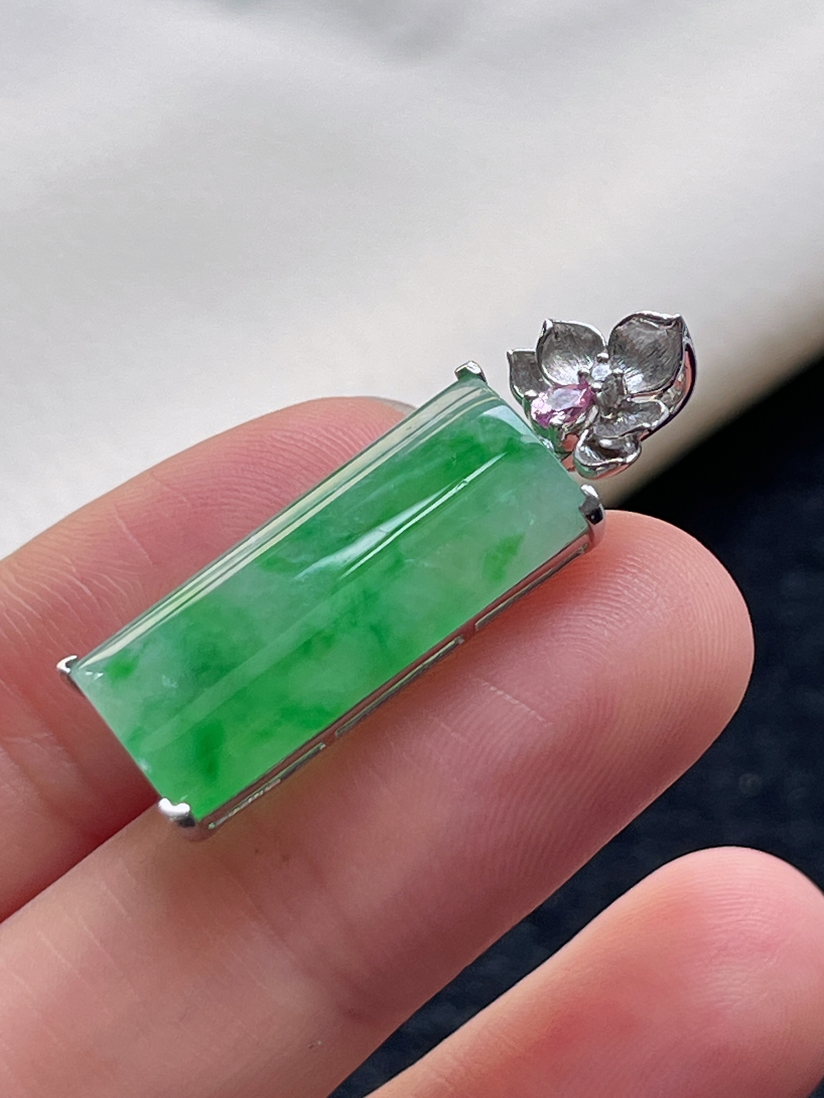 18k金 翡翠冰糯种飘绿无事牌挂件