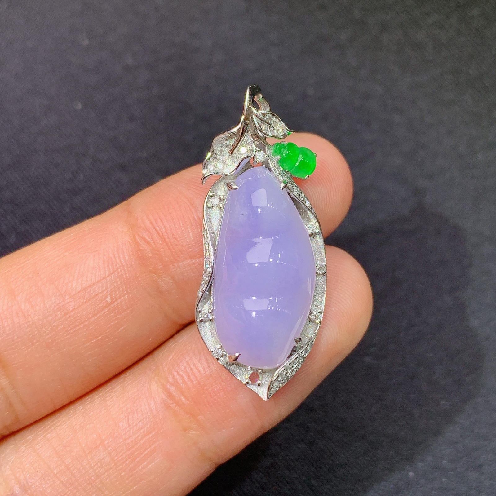 淡紫罗兰福豆吊坠，18k金镶嵌，温润细腻，颜色鲜艳，Jz 尺寸30.5*12.8*5.9